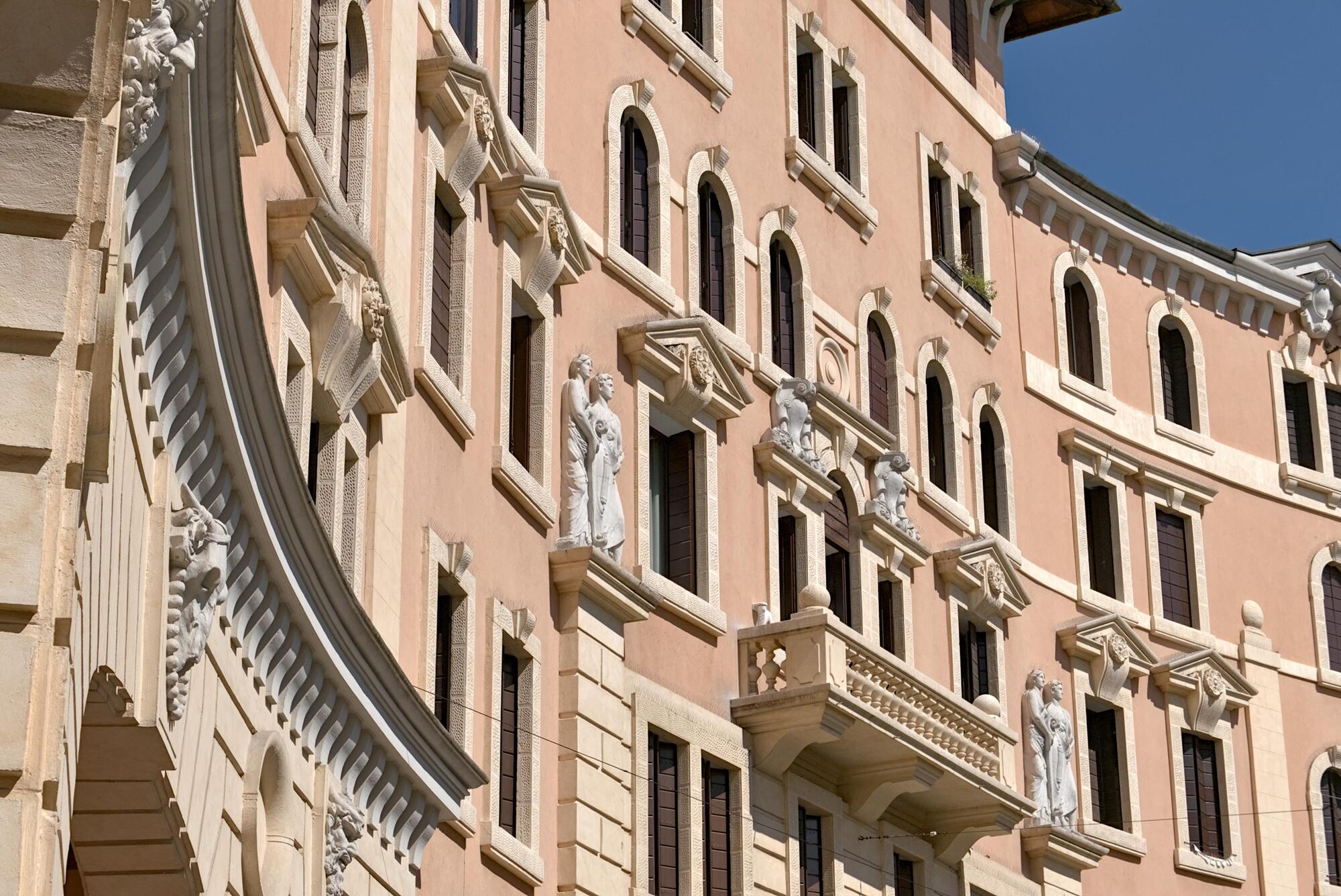 Gino Peressutti, palazzo Esedra, via Quattro Novembre 23, Padova (Gino Peressutti, 1925-27)