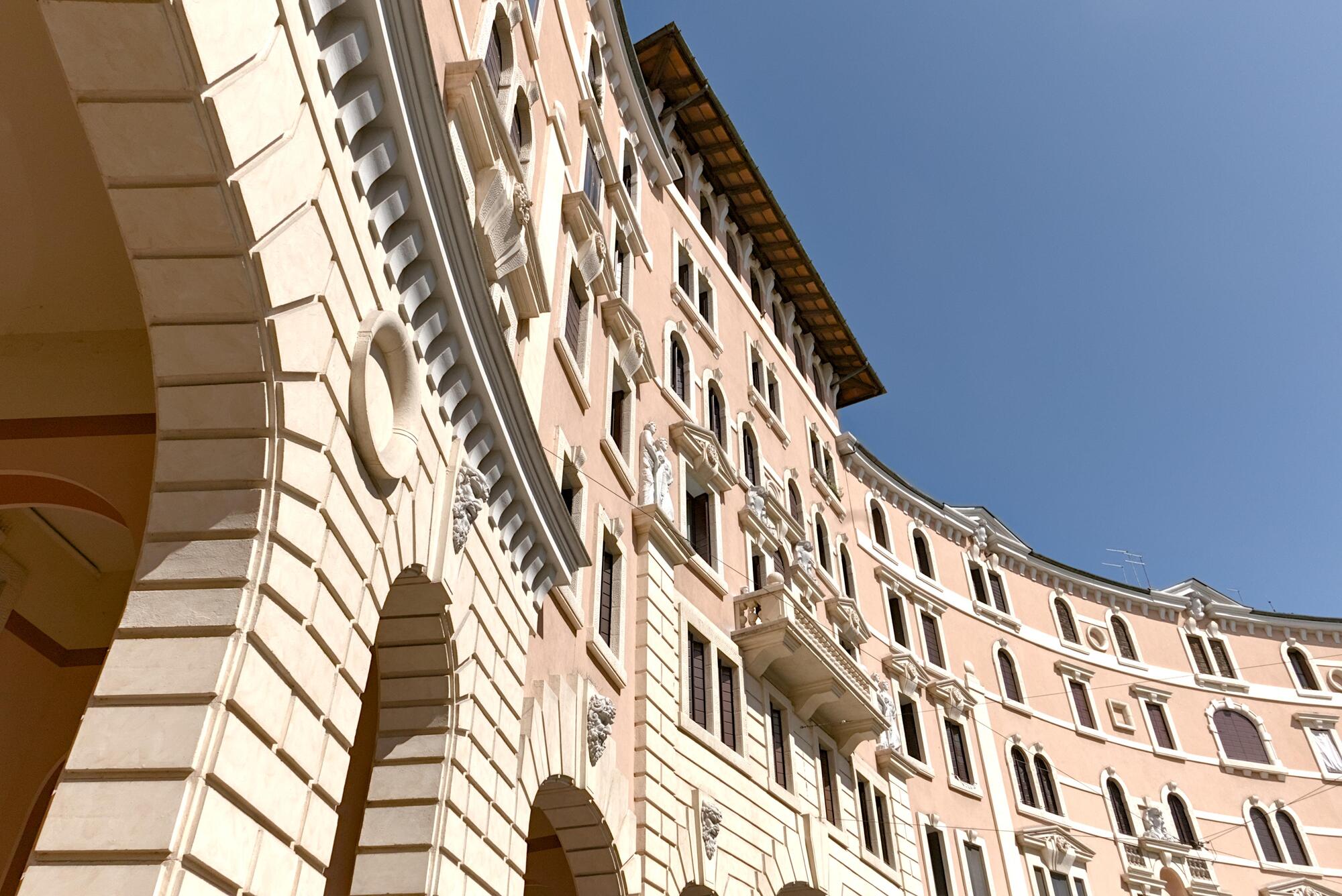 Gino Peressutti, palazzo Esedra, via Quattro Novembre 23, Padova (Gino Peressutti, 1925-27)