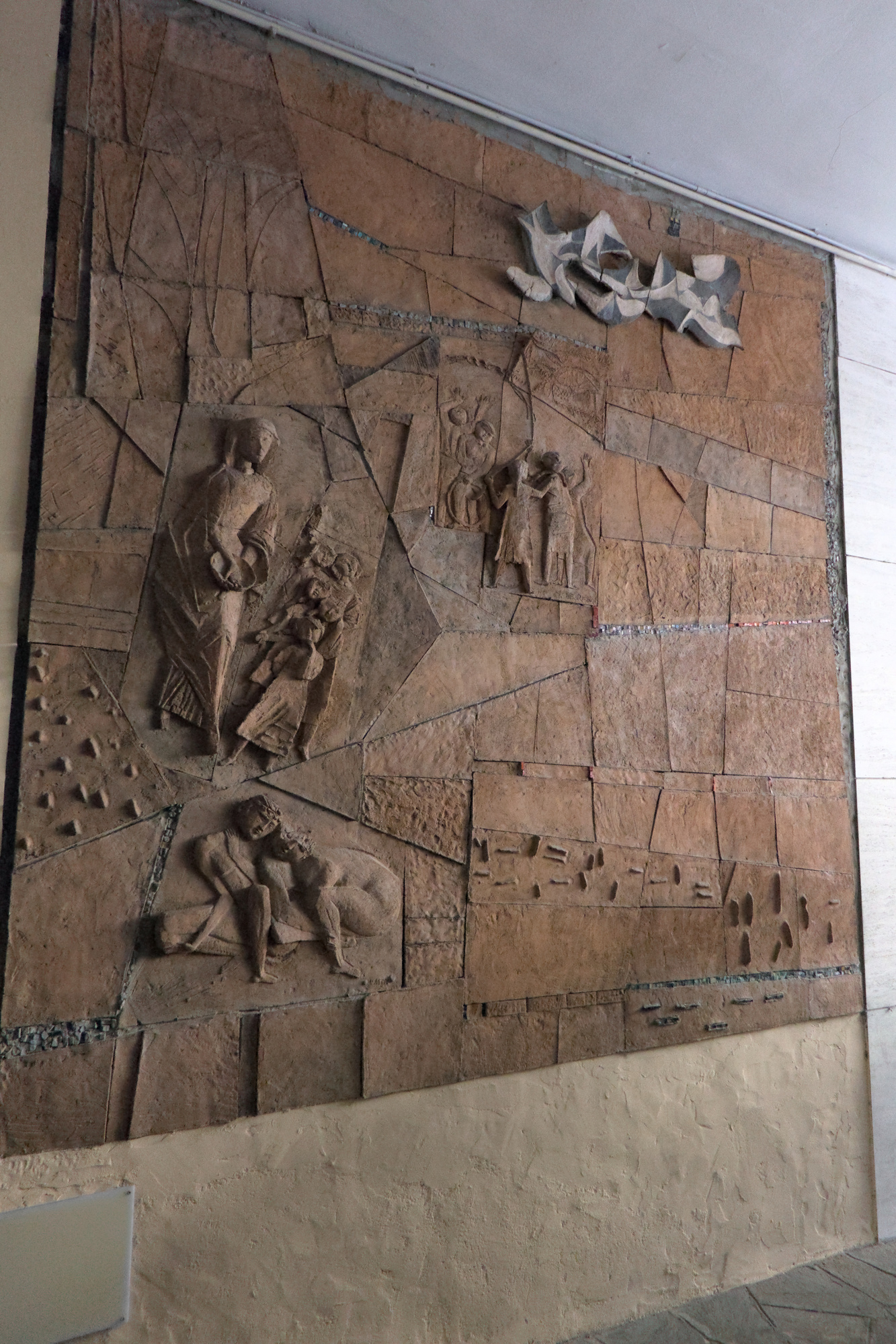 Nerino Negri, decorazione in cotto, 1964, corso Vittorio Emanuele II, Padova, ingresso al civico 156