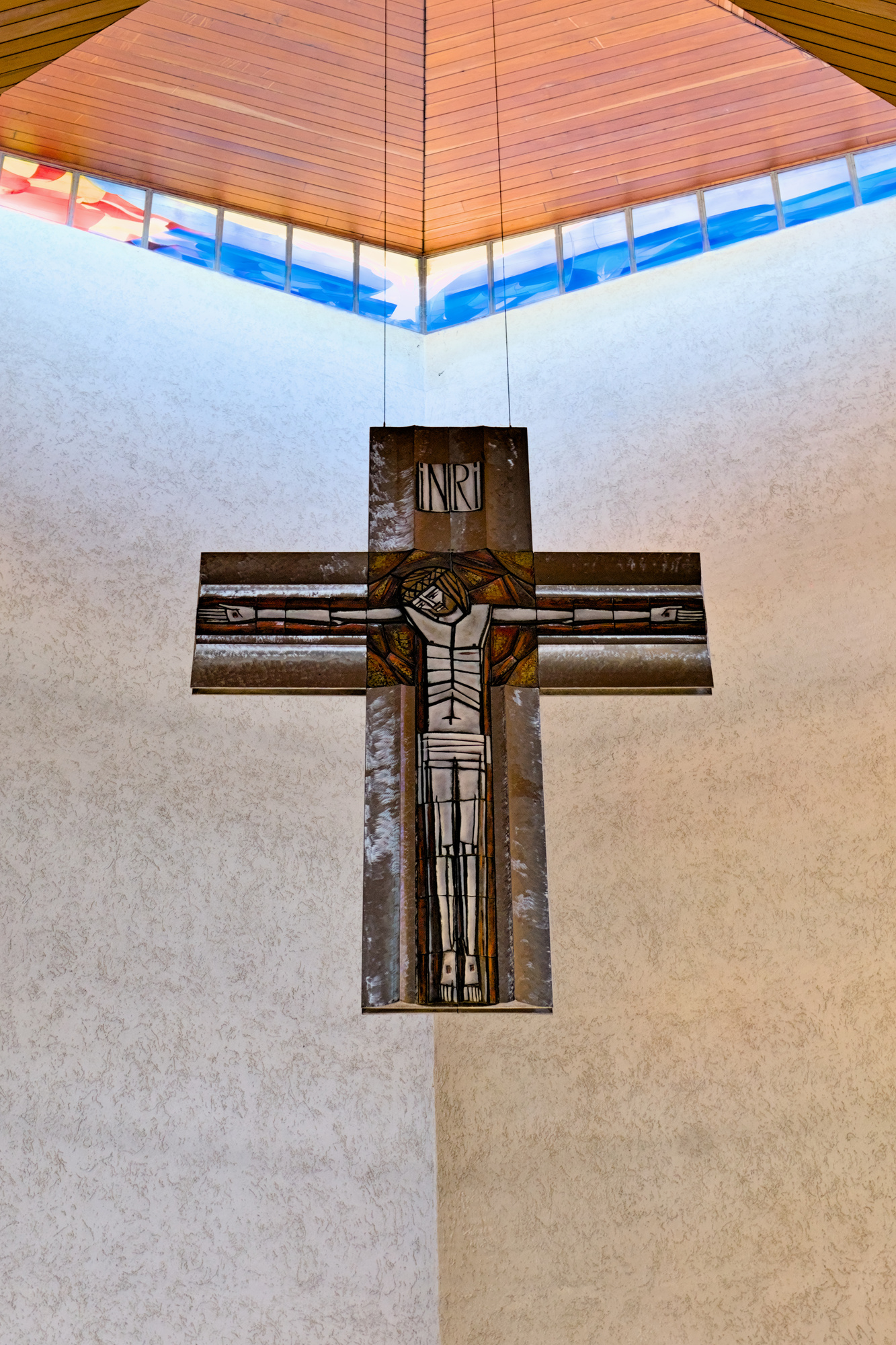  Mario Pinton, *Crocifisso*, 1965, chiesa dello Spirito Santo (Berlese, Checchi, Cristofoli, Gusso, Negri, Tombola, Vallot, Zabai, 1960-61), via Alessandro Prosdocimi 3, Padova