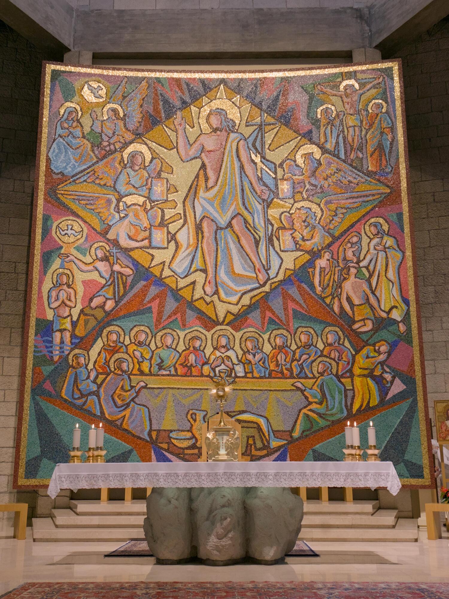Fernando Michelini (esecuzione: Toniutti), grande mosaico absidale, 1987, chiesa dell'Opera della Provvidenza S. Antonio (Giulio Brunetta, 1955-59), via della Provvidenza 68, Sarmeola di Rubano, Padova