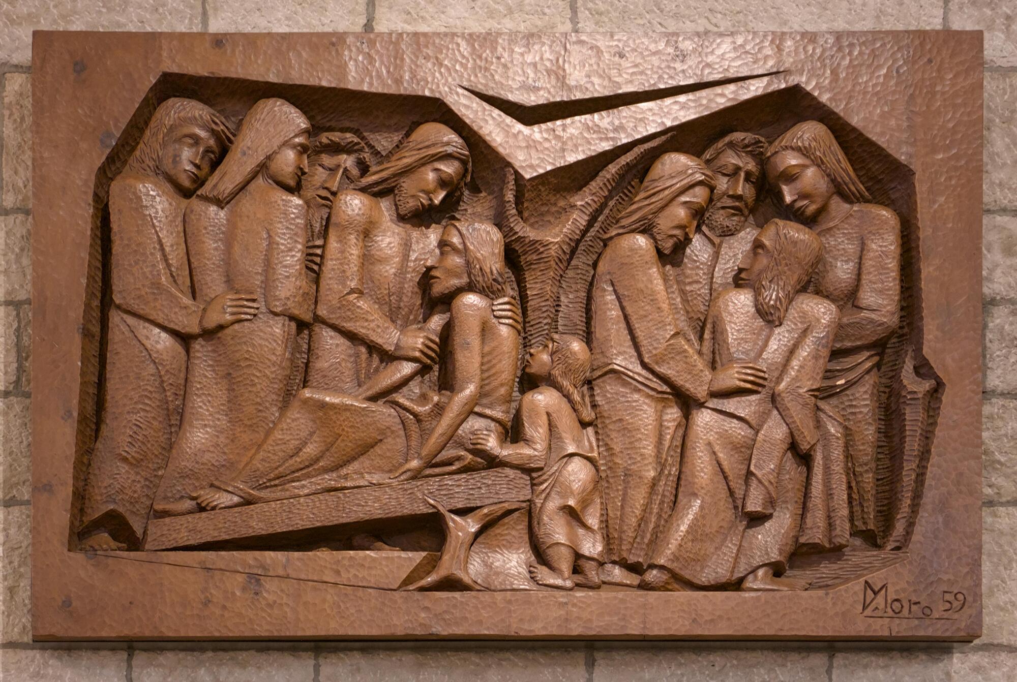 Dante Murer (Moro), bassorilevo in legno (1959), chiesa dell'Opera della Provvidenza S. Antonio (Giulio Brunetta, 1955-59), via della Provvidenza 68, Sarmeola di Rubano, Padova