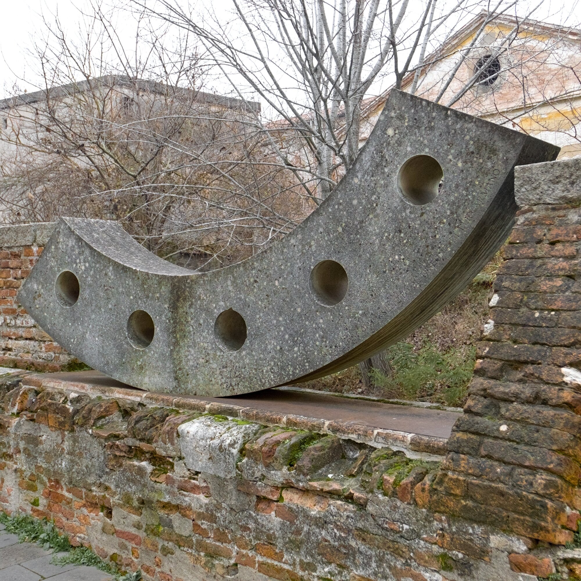 Elio Armano (realizzazione: Laboratorio Morseletto), *1508 2008. Padova per Andrea Palladio*, scultura in pietra di Vicenza, 2008, riviera Tiso da Camposampiero, Padova