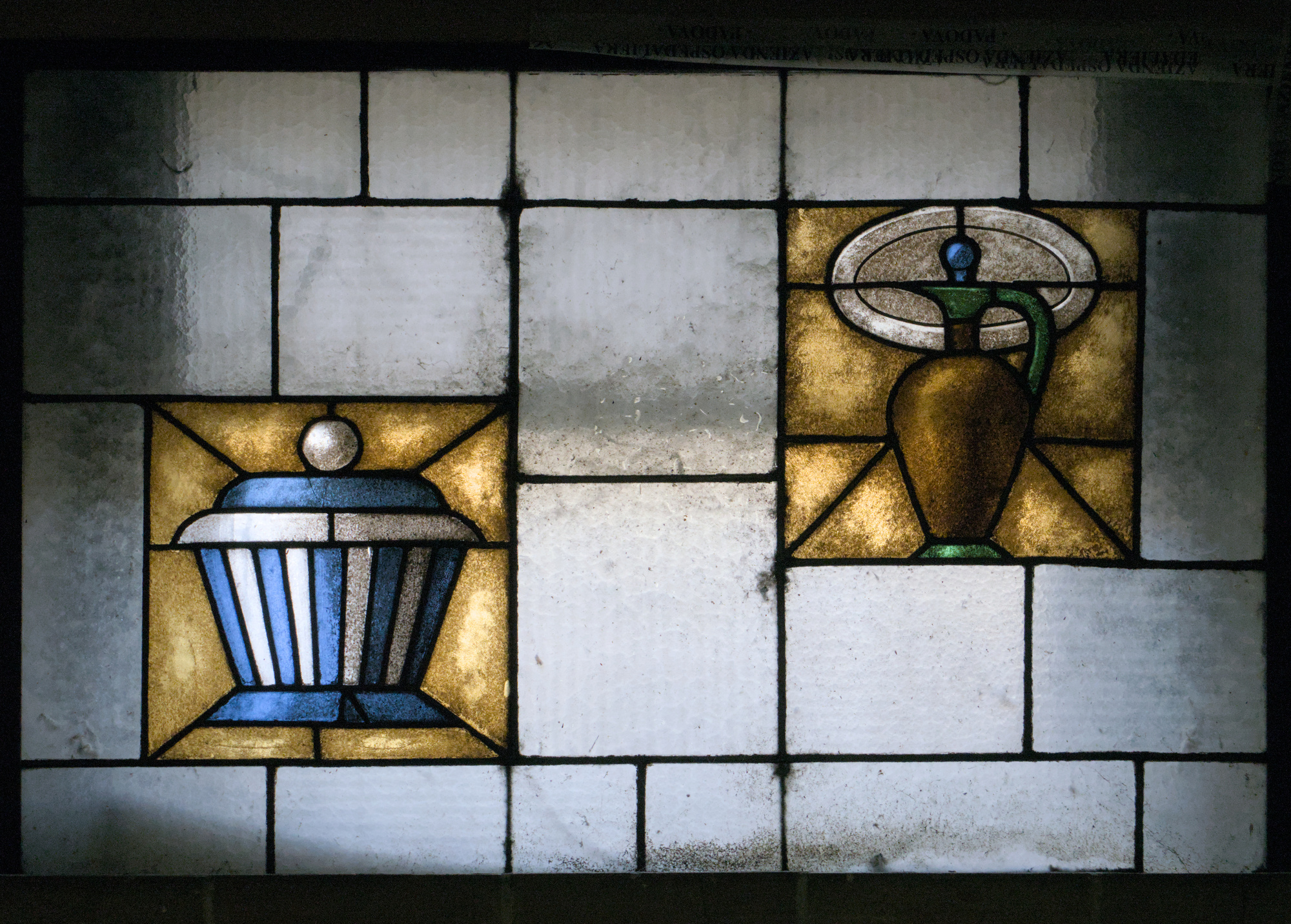 Fulvio Pendini (realizzazione: Aldo Scolari, Padova), vetrata, 1954-55, cappella della clinica ostetrico-ginecologica (Giulio Brunetta con Daniele Calabi, 1953-56), via Nicolò Giustiniani 3, Padova