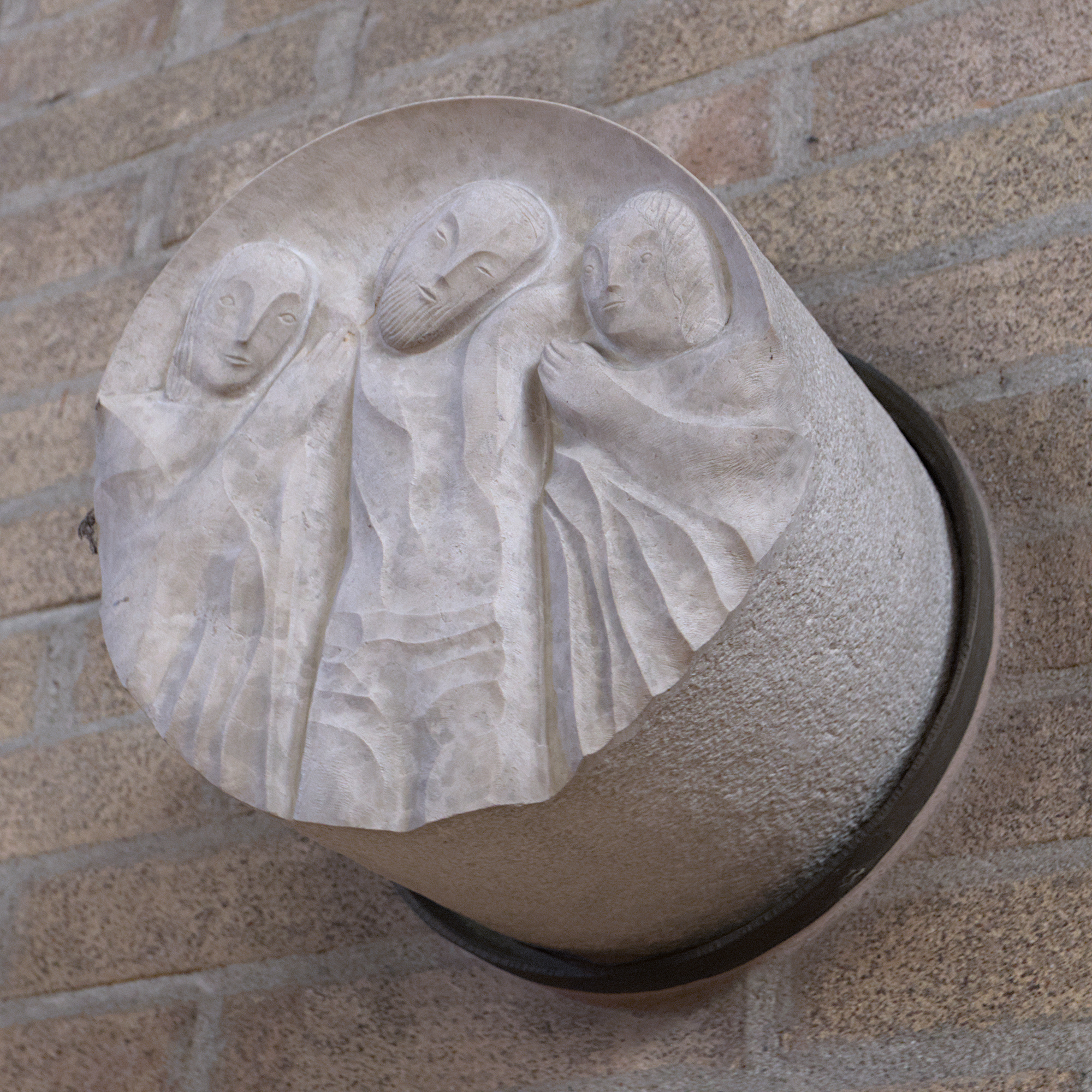 Luigi Sandi, stazione della Via Crucis, bassorilievo in marmo, 1969-70, cappella del complesso clinico-ospedaliero (Giulio Brunetta, 1967), via Giustiniani 2, Padova