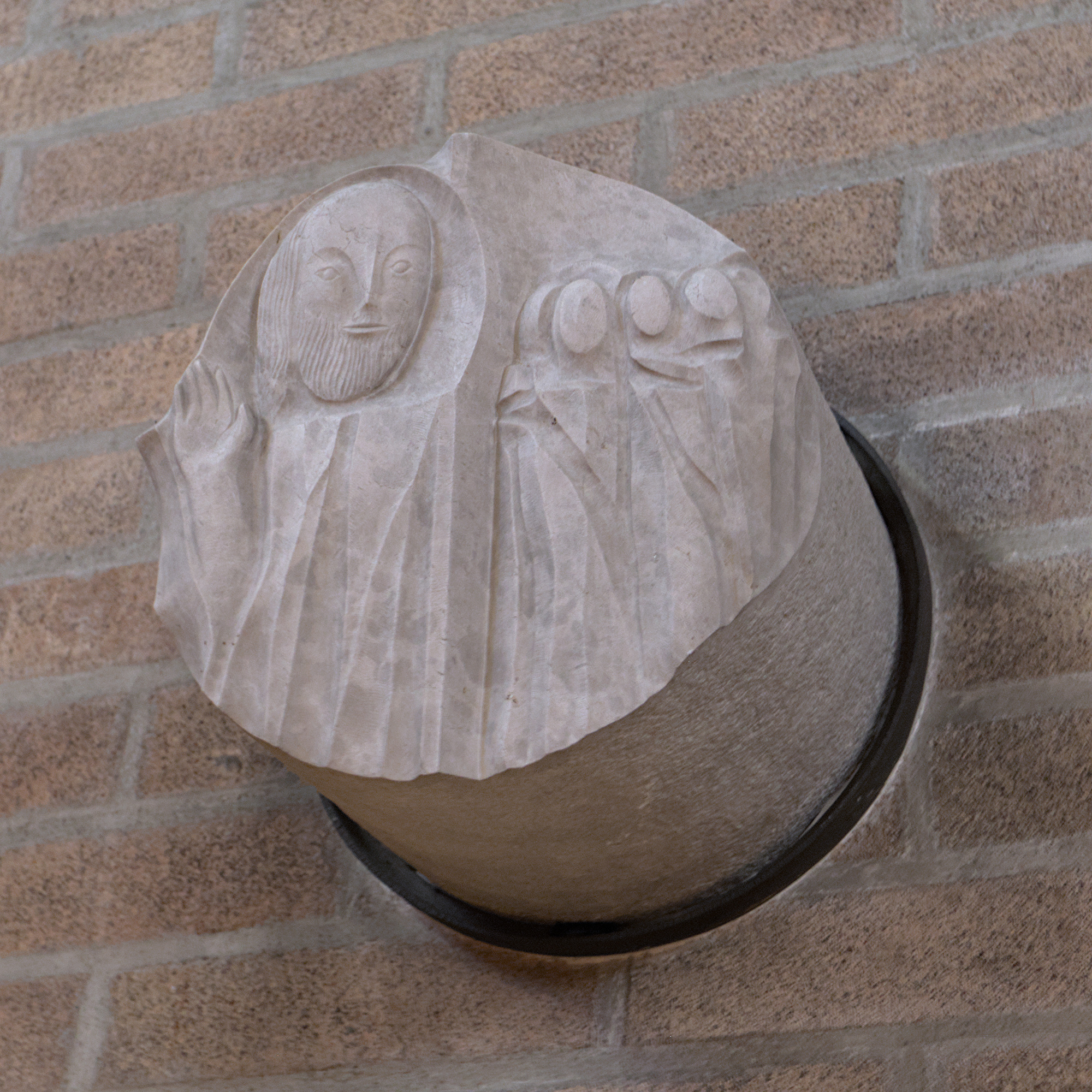 Luigi Sandi, stazione della Via Crucis, bassorilievo in marmo, 1969-70, cappella del complesso clinico-ospedaliero (Giulio Brunetta, 1967), via Giustiniani 2, Padova