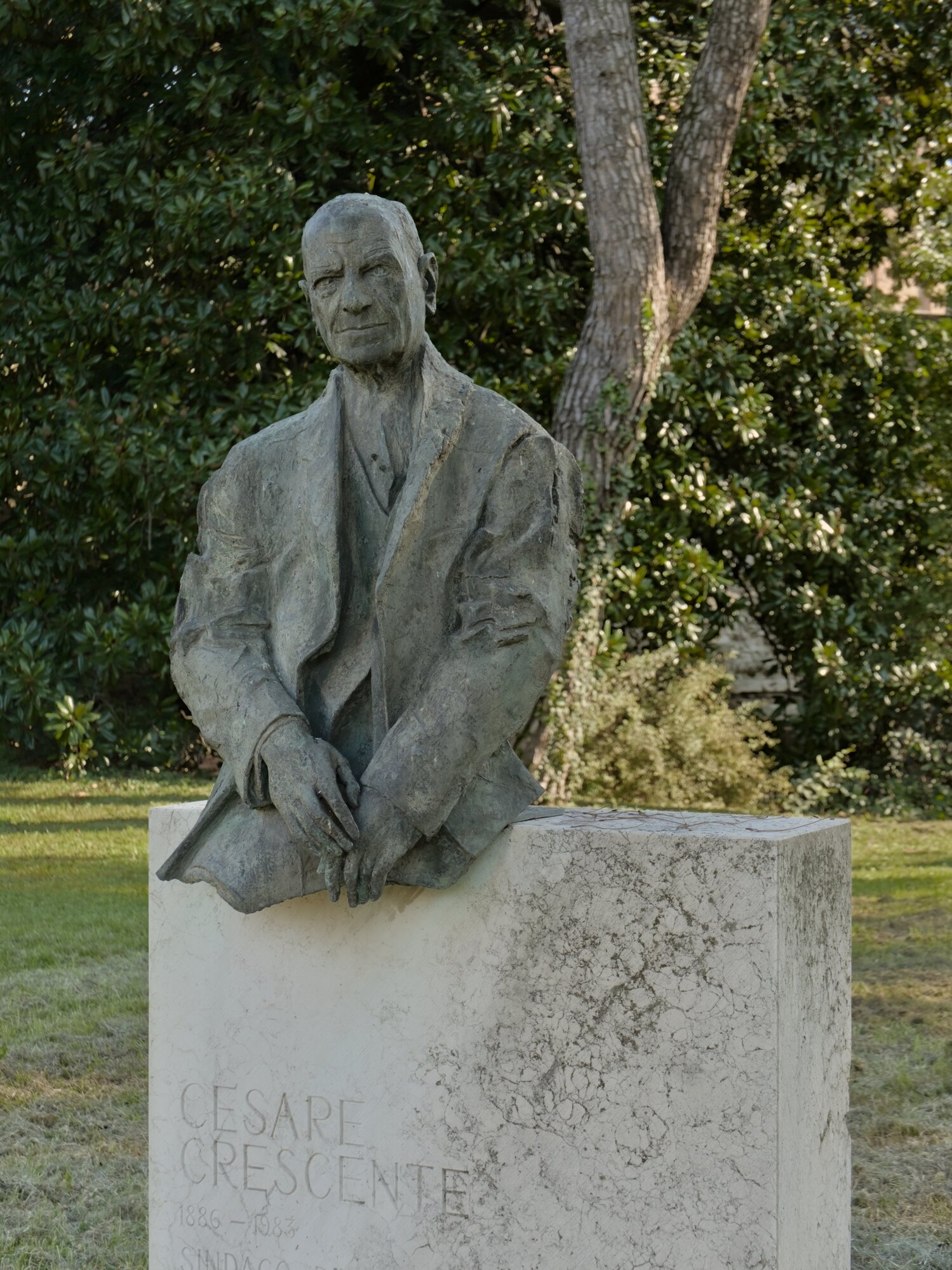 Nerino Negri, *Ritratto di Cesare Crescente*, busto in bronzo, 1985, giardini dell'Arena, corso Giuseppe Garibaldi, Padova