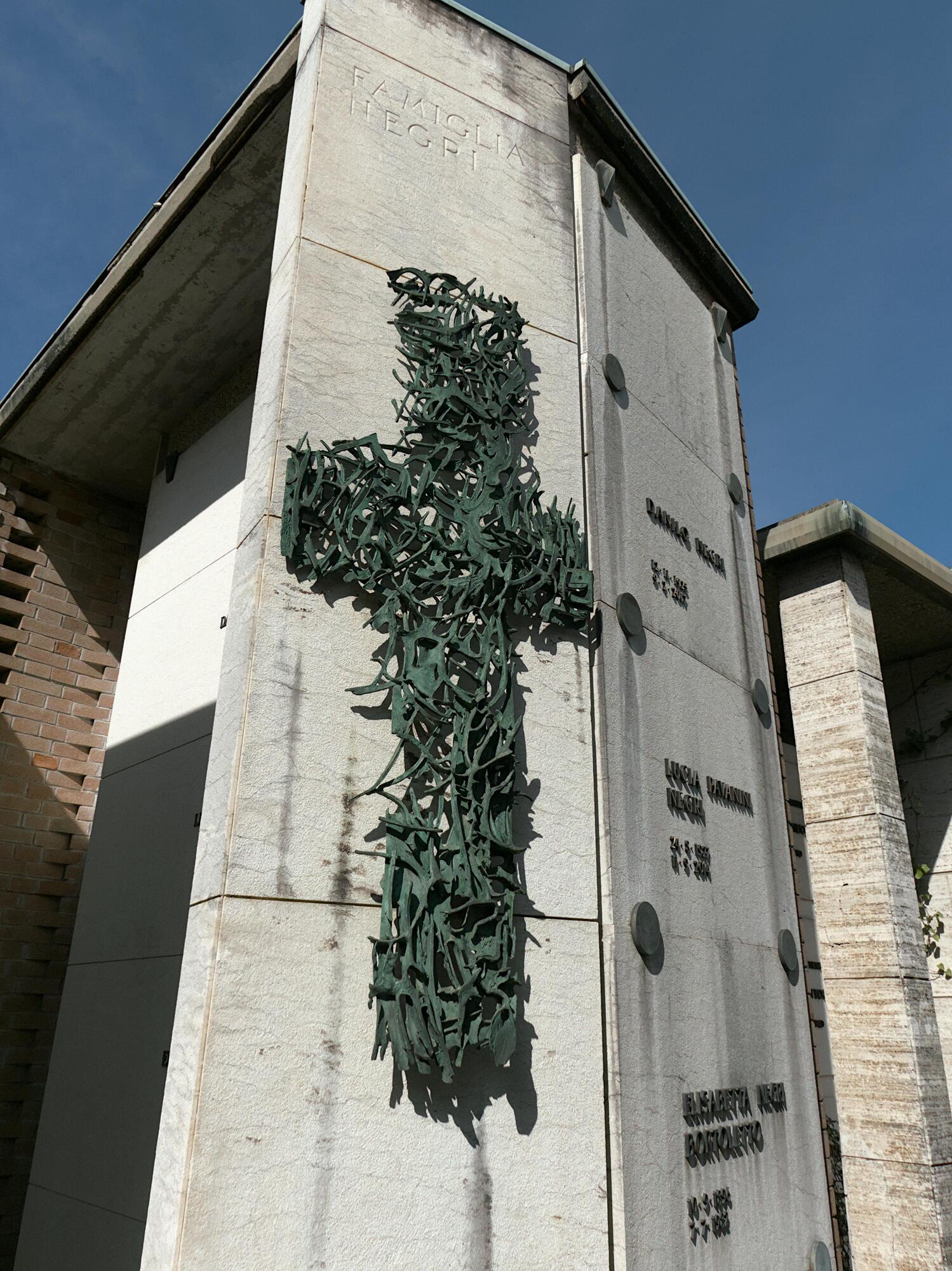 Nerino Negri, grande croce in bronzo a fusione, cappella funeraria della famiglia Negri, cappella funeraria della famiglia Cimitero Arcella, via Beata Elena Enselmini 15, Padova