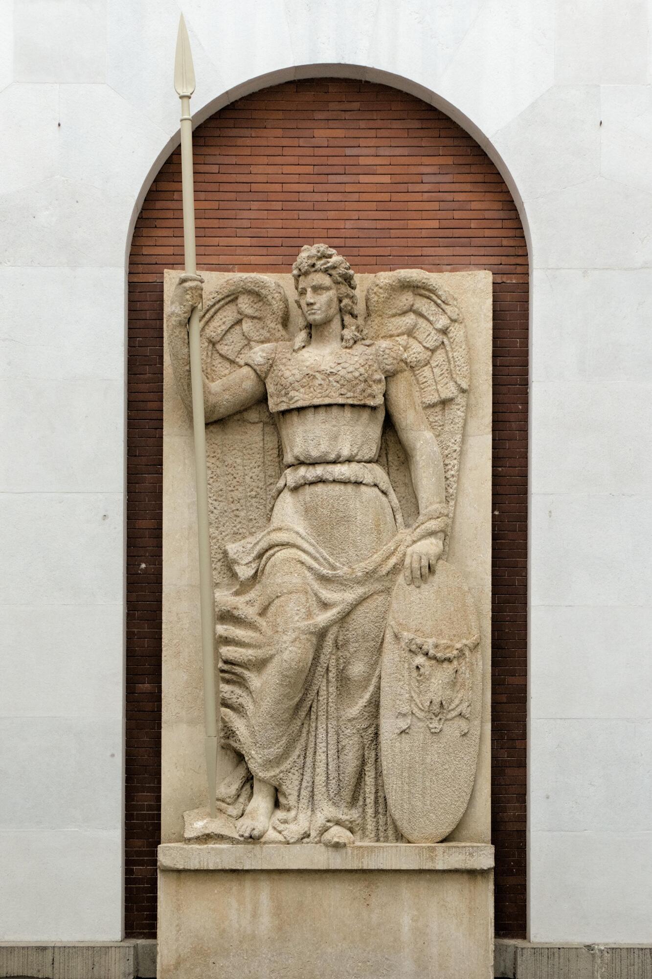 Paolo Boldrin, l'ateneo di Padova rappresentato come *Minerva vittoriosa*, 1942, palazzo Bo, Cortile nuovo (in origine 'Cortile littorio'), via San Francesco, Padova