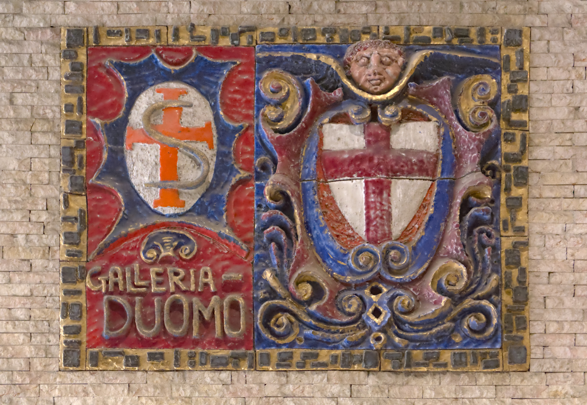 Elio Schiavon [attribuzione su comunicazione a voce del figlio Luca Schiavon], pannello in ceramica, galleria Duomo, Padova