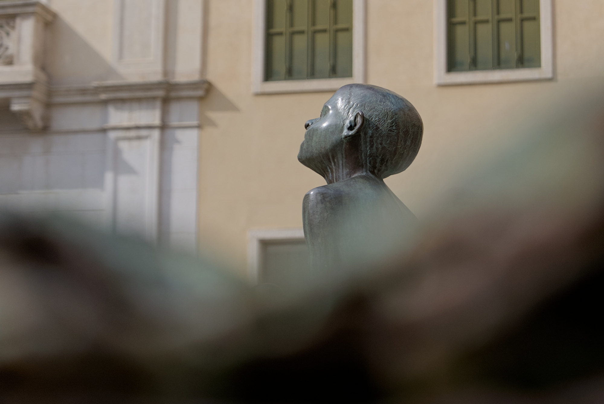 Amleto Sartori, *Tobiolo*, tuttotondo in bronzo, 1958, fontana (Francesco Mansutti, 1972) in piazzetta Garzeria, Padova