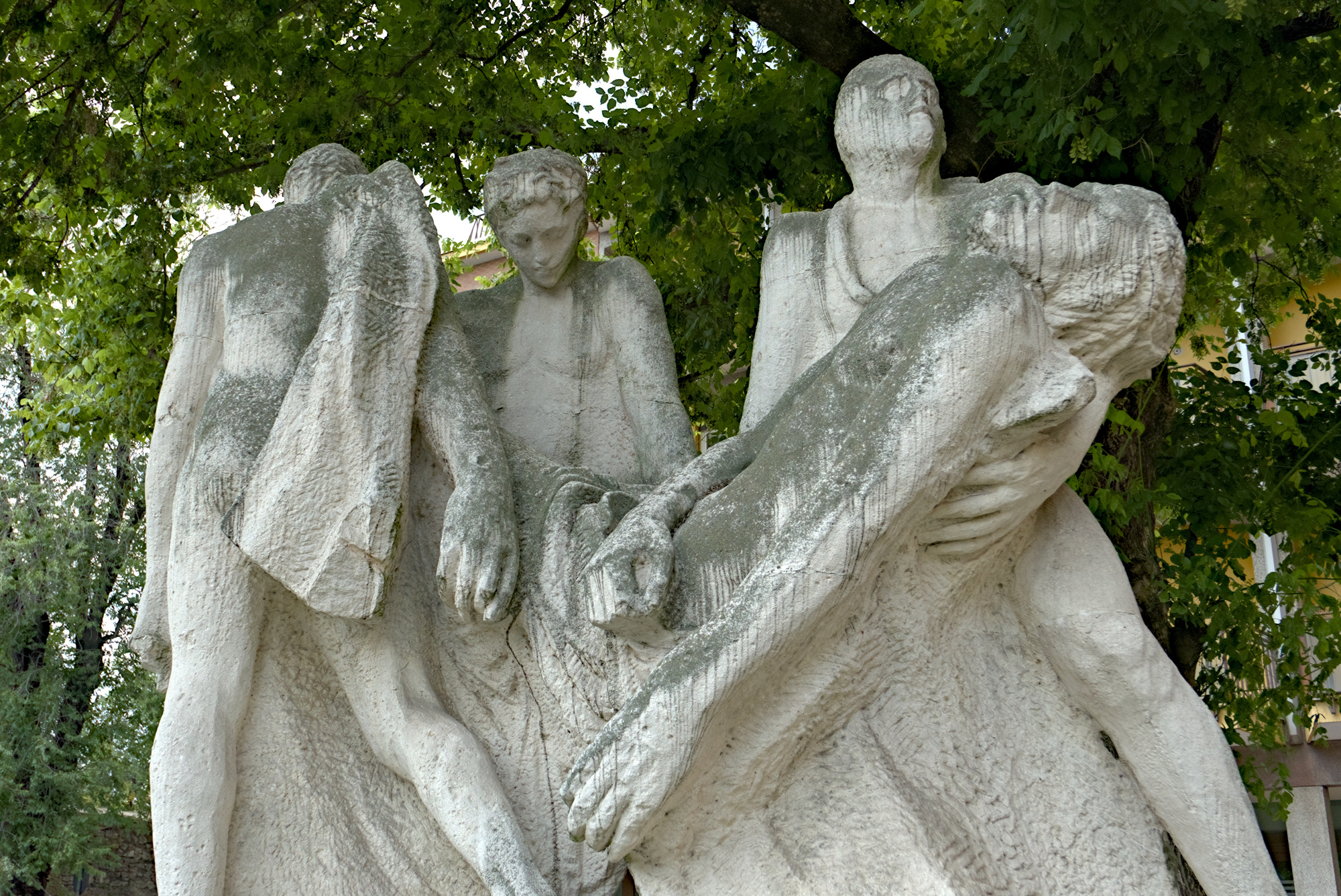 Nerino Negri, *Monumento alle vittime civili della guerra aerea*, 1950, via Raggio di Sole, Padova