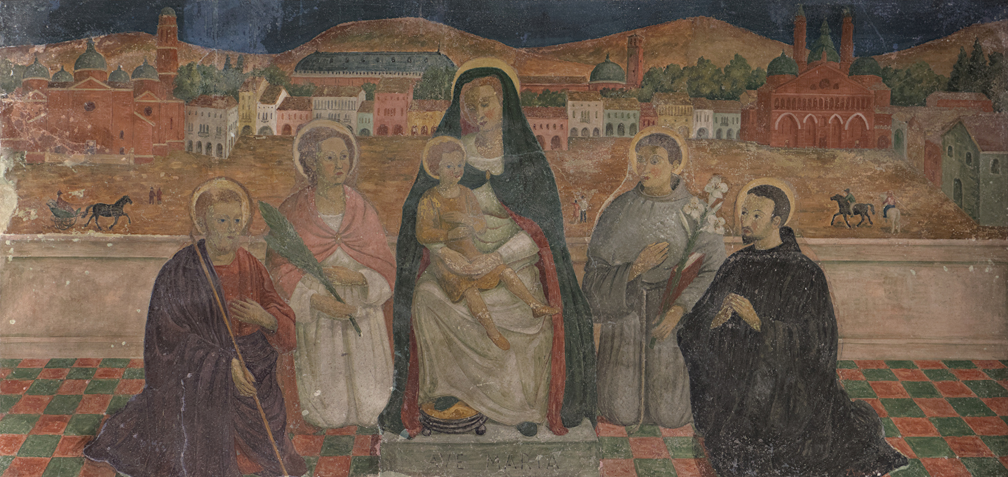 Fulvio Pendini, Madonna con bambino e santi, pittura murale, 1946. Una lapide posta a fianco riporta l'iscrizione *IN HONOREM DEIPARAE VIRGINIS EX VOTO FAMILIAE TONIETO GRATI ANIMI ERGA F. PENDINI PINXIT A DNI MCMXLVI*. Via Calfura, Padova