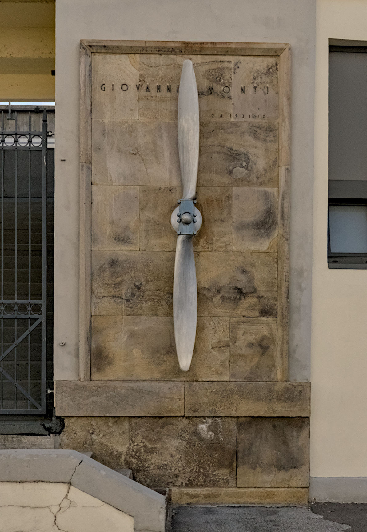 Monumento all'ingresso del Velodromo Giovanni Monti a Padova, 1931, via Giosuè Carducci 3, Padova