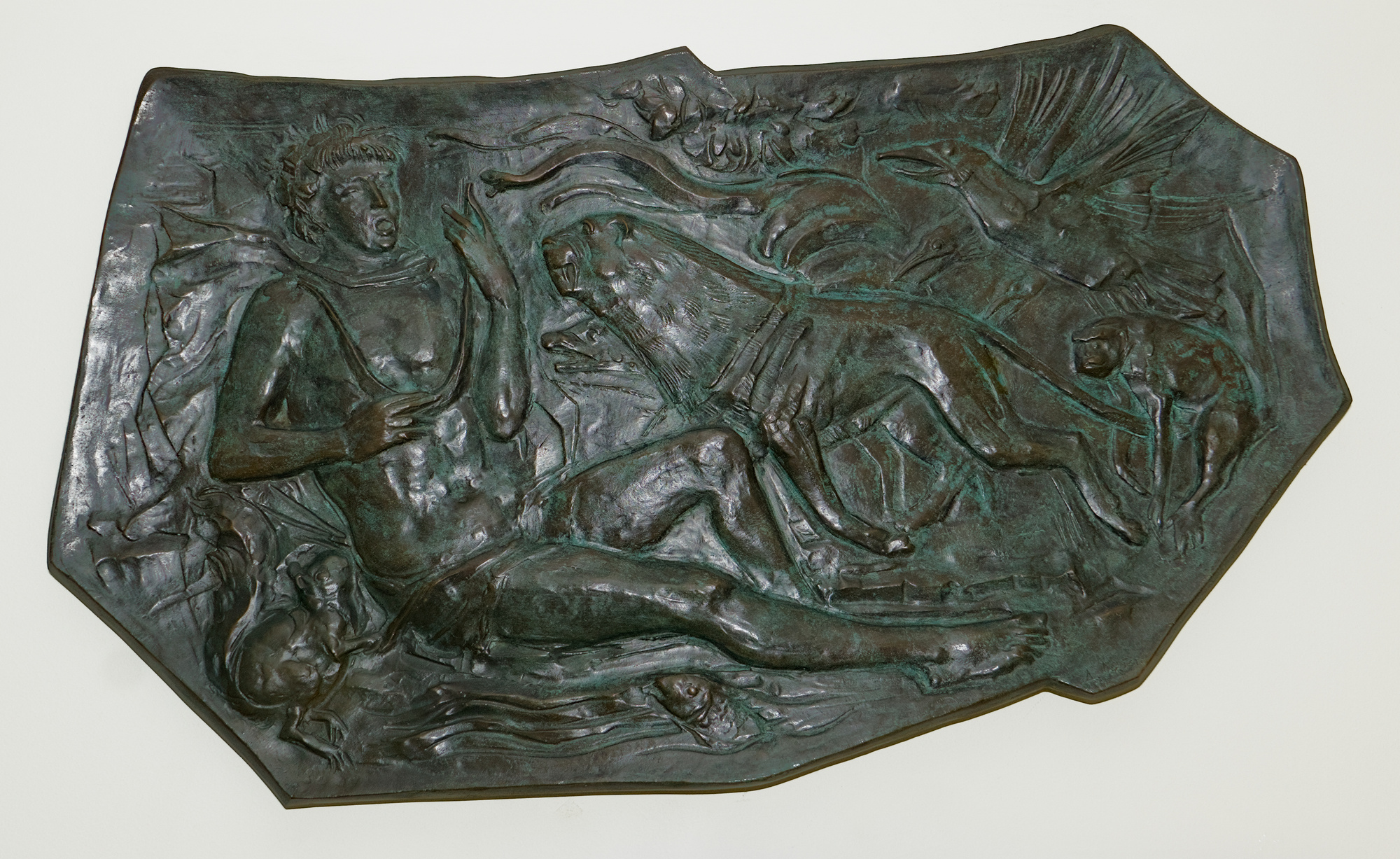 Amleto Sartori, scudo in bronzo raffigurante il mito di Orfeo, 1951, ingresso del Centro medico di Foniatria, via Bergamo 10, Padova