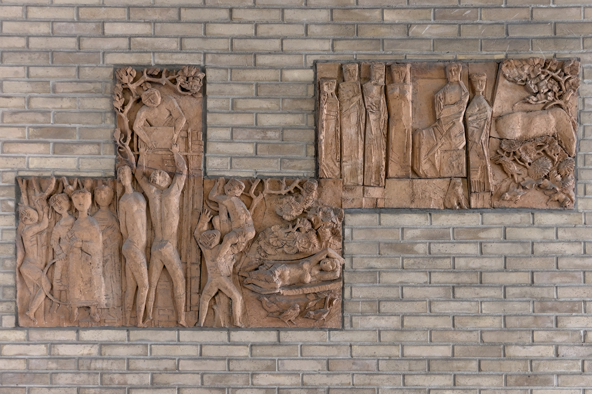 Nerino Negri, decorazione in cotto, corso Vittorio Emanuele II, Padova, ingresso al civico 163