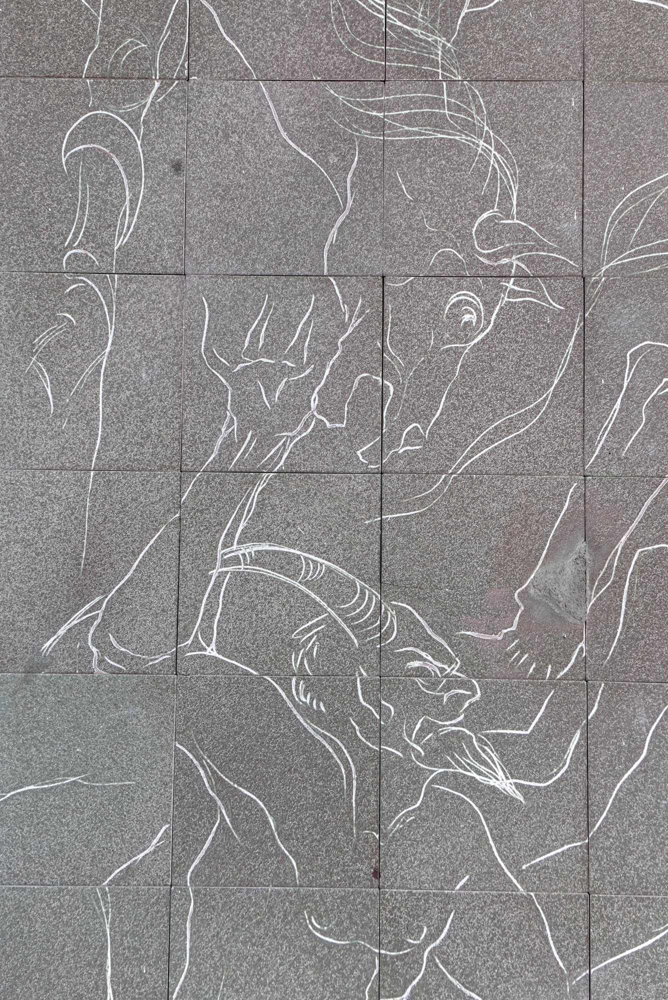 Amleto Sartori, pannellatura a graffito a soggetto mitologico all'esterno del Columbus Thermal Pool, via Martiri d'Ungheria 22, Abano Terme (Padova)
