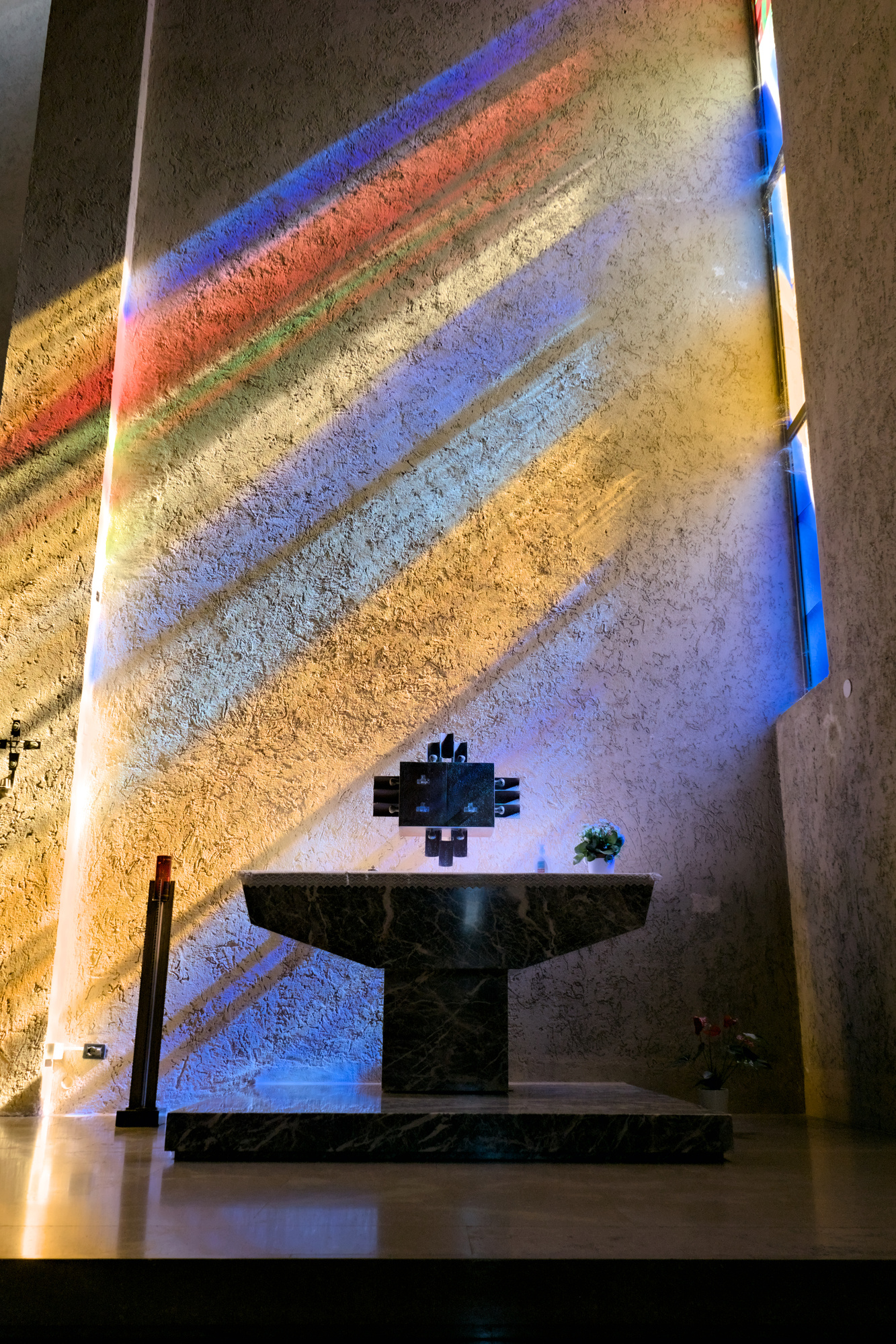 Mario Pinton, tabernacolo sopra l'altare del Santissimo Sacramento, chiesa dello Spirito Santo (Berlese, Checchi, Cristofoli, Gusso, Negri, Tombola, Vallot, Zabai, 1960-61), via Alessandro Prosdocimi 3, Padova