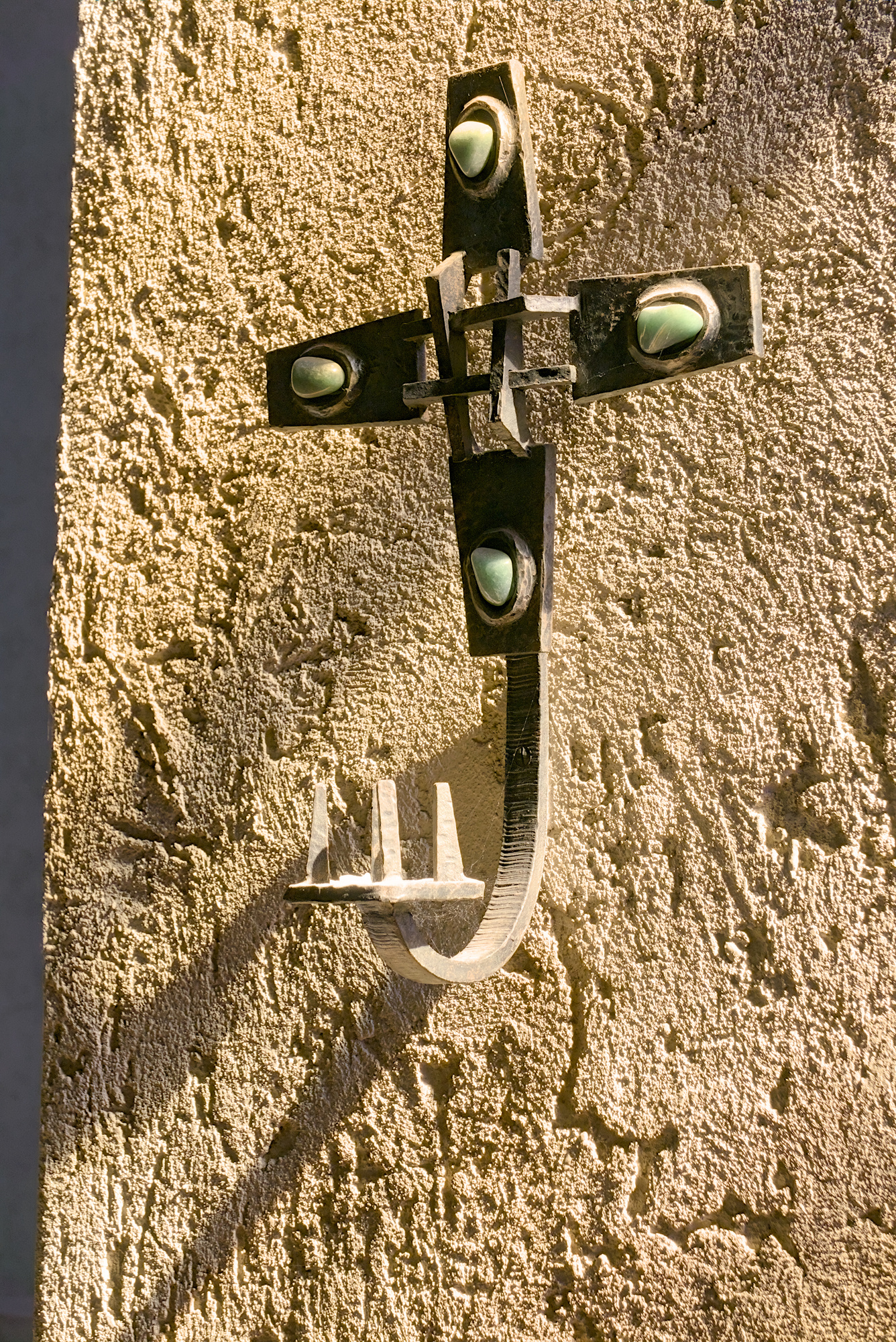 [Toni Benetton?], candeliere a parete, chiesa dello Spirito Santo (Berlese, Checchi, Cristofoli, Gusso, Negri, Tombola, Vallot, Zabai, 1960-61), via Alessandro Prosdocimi 3, Padova