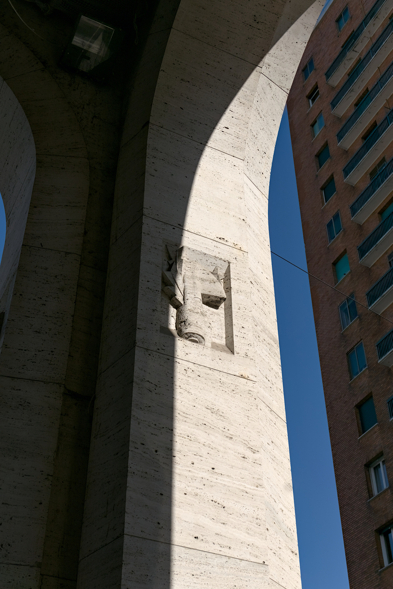 Autore non identificato, decorazioni in altorilievo nei pilastri di palazzo INPS (Gino Peressutti, 1934-38), piazza Insurrezione 28 Aprile 1945, Padova
