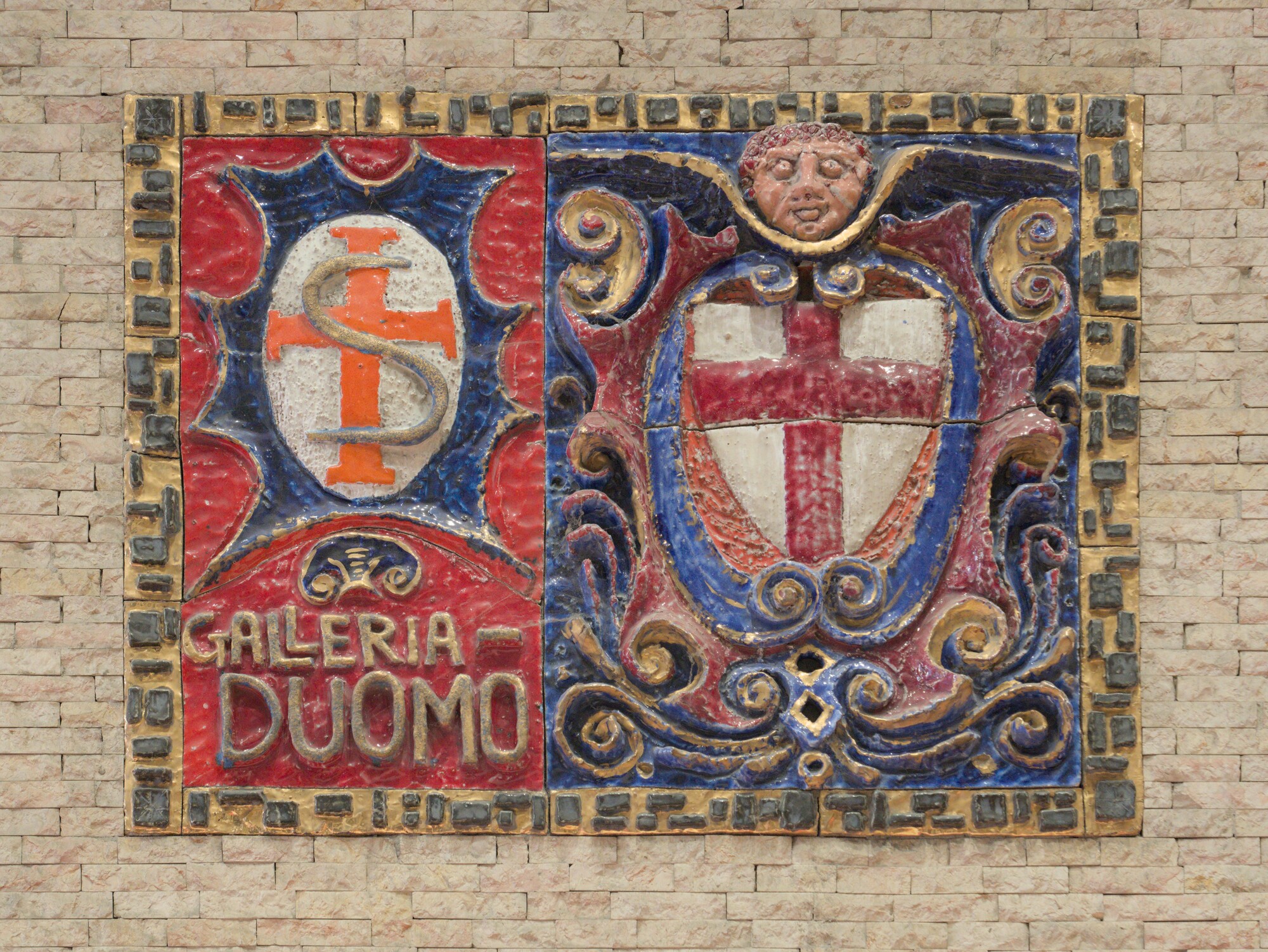 Elio Schiavon [attribuzione su comunicazione a voce del figlio Luca Schiavon], pannello in ceramica, galleria Duomo, Padova