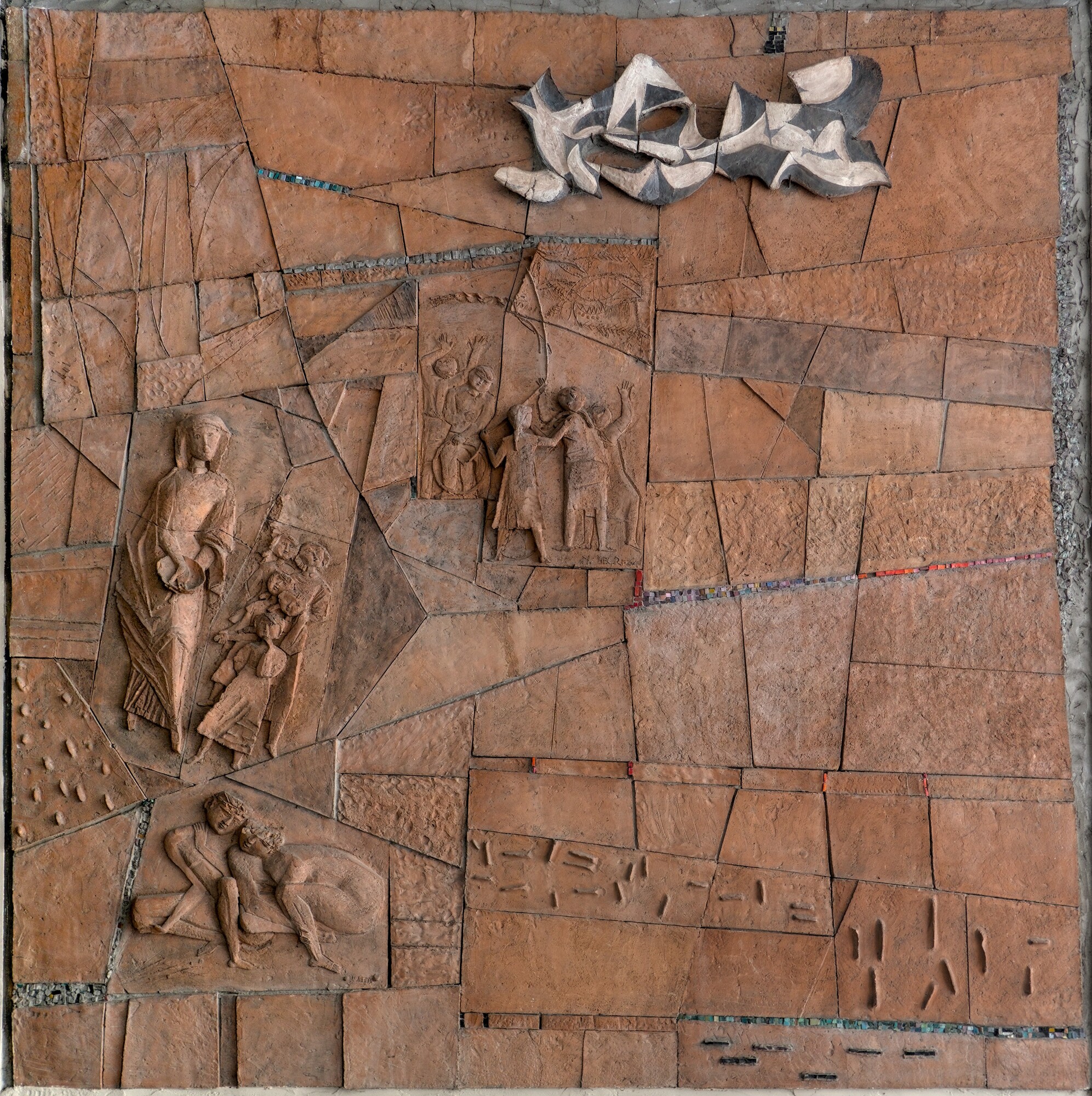 Nerino Negri, grande decorazione in cotto, 1964, ingresso di condominio, corso Vittorio Emanuele II 156, Padova