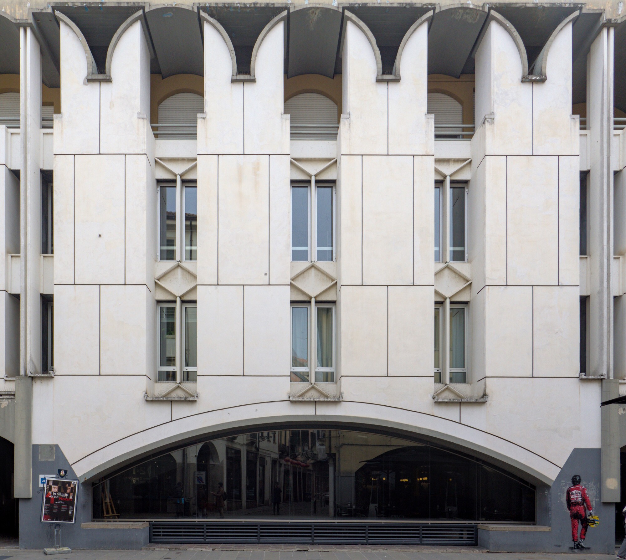 Giuseppe Samonà (collaborazione: Alberto Samonà), Banca d'Italia (Giuseppe e Alberto Samonà, 1968-1974), via Roma 66, Padova