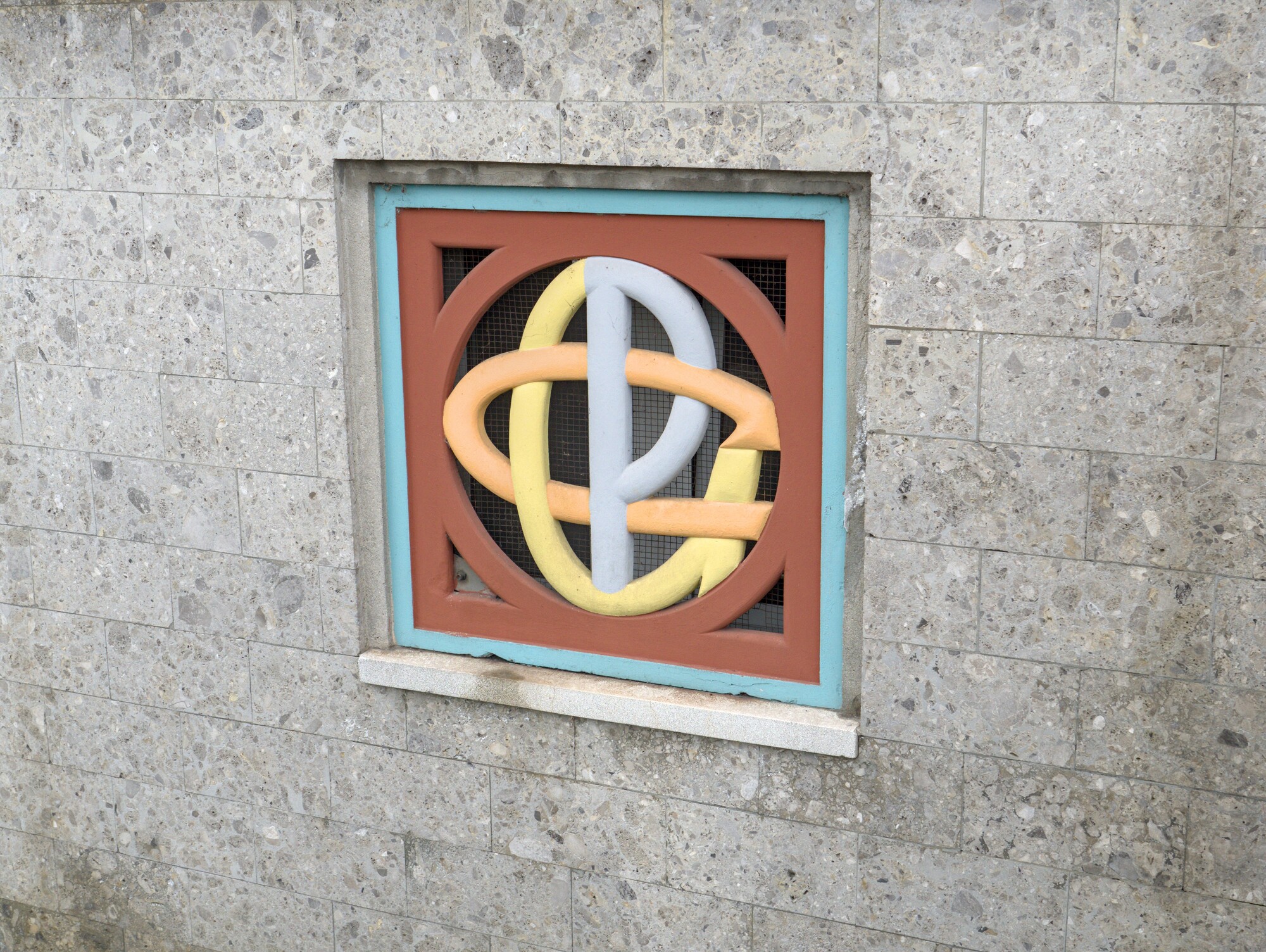 Autore non identificato, griglia di aerazione con monogramma plastico policromo del maglificio GI.CI.PI. (1957), via della Provvidenza 57, Sarmeola di Rubano (PD)