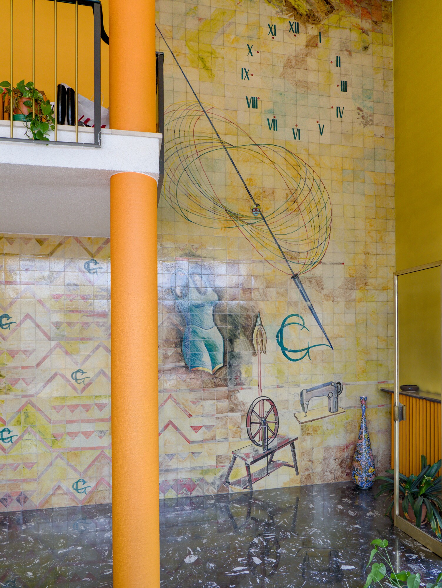 Autore non identificato, grande decorazione su piastrelle ceramiche, circa 1957, atrio d'ingresso del maglificio GI.CI.PI. (1957), via della Provvidenza 57, Sarmeola di Rubano (PD)