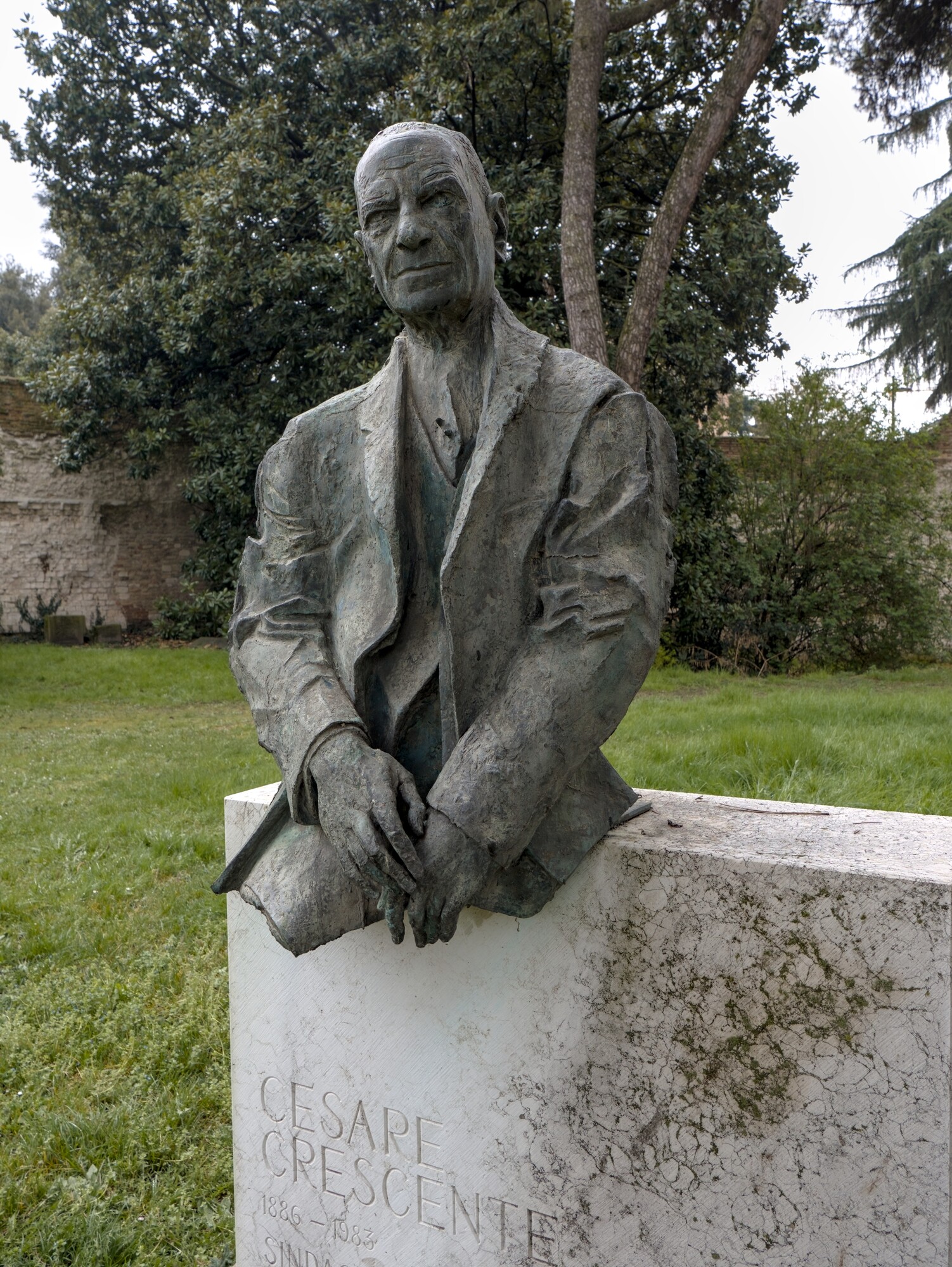 Nerino Negri, *Ritratto di Cesare Crescente*, busto in bronzo, 1985, giardini dell'Arena, corso Giuseppe Garibaldi, Padova