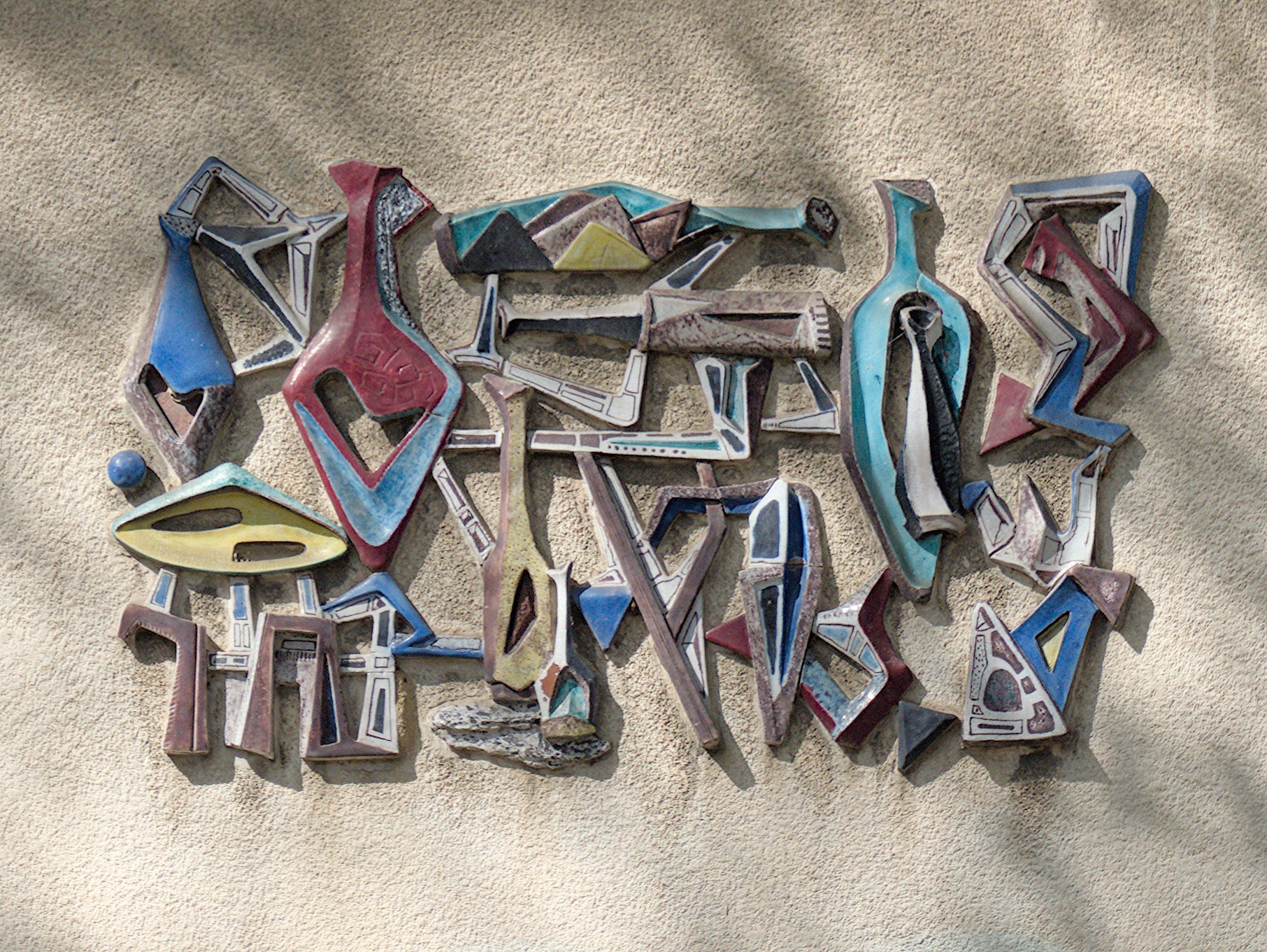 Autore non identificato [Giovanni Petucco?, Pompeo Pianezzola?], decorazione in ceramica sulla facciata di un'abitazione (Giovanni Zabai, 1955-56), via Giovanni Gradenigo 24, Padova