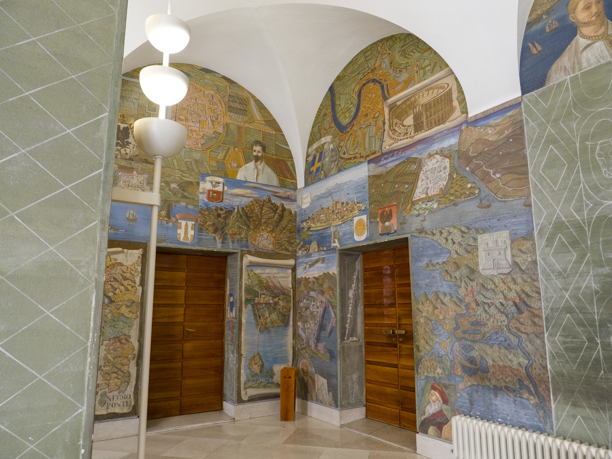 Piero Fornasetti (arredi: Gio Ponti), decorazione ad affresco, 1942-43, *Galleria del Rettorato*, palazzo Bo, via VIII Febbraio 2, Padova