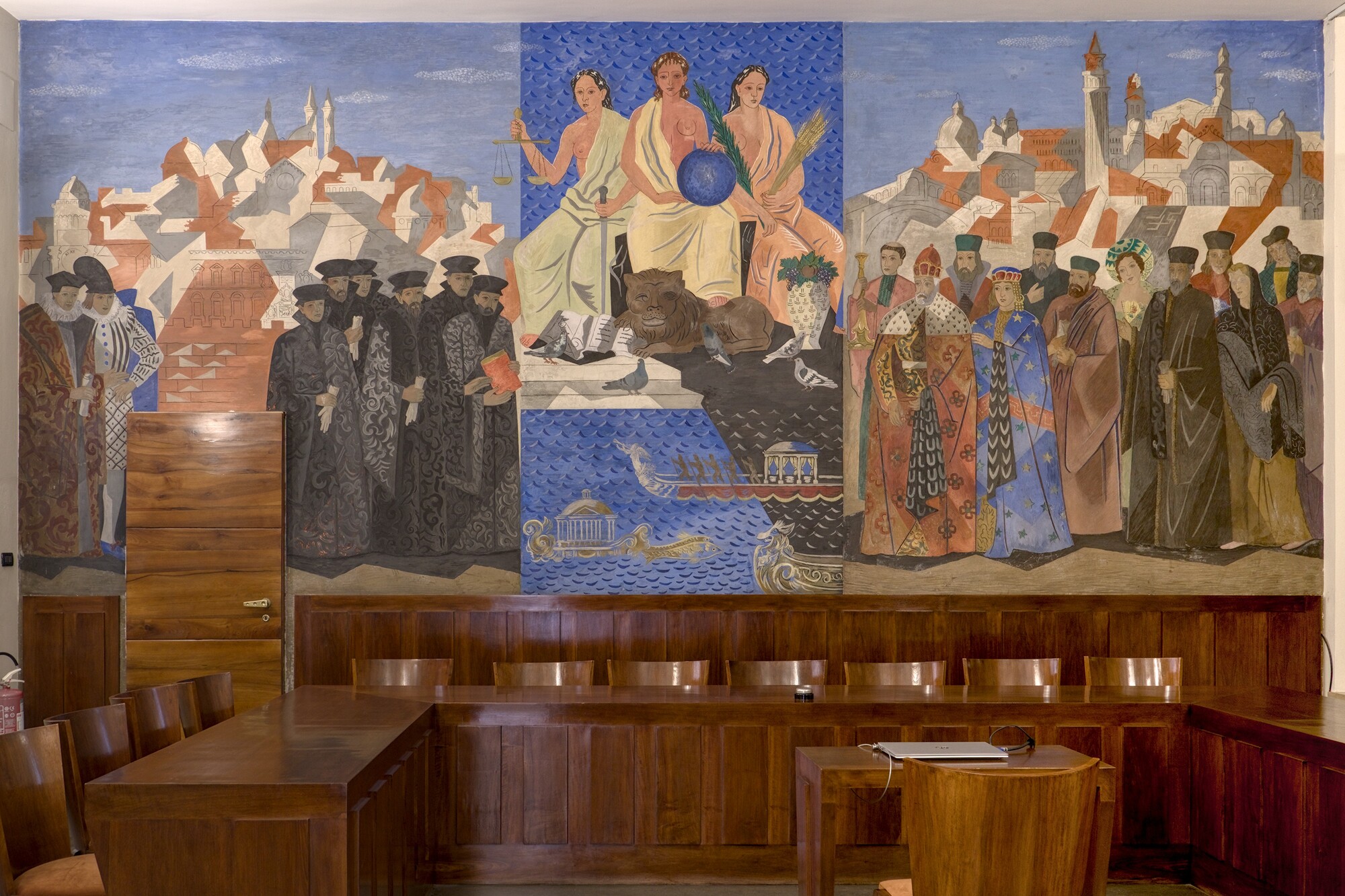 Gino Severini, *Venezia dominatrice, tra la Giustizia e la Pace, accoglie il parere del Collegio dei dottori giuristi padovani*, affresco, *Sala di lauree della Facoltà di Giurisprudenza*, 1941, palazzo Bo, via VIII Febbraio 2, Padova