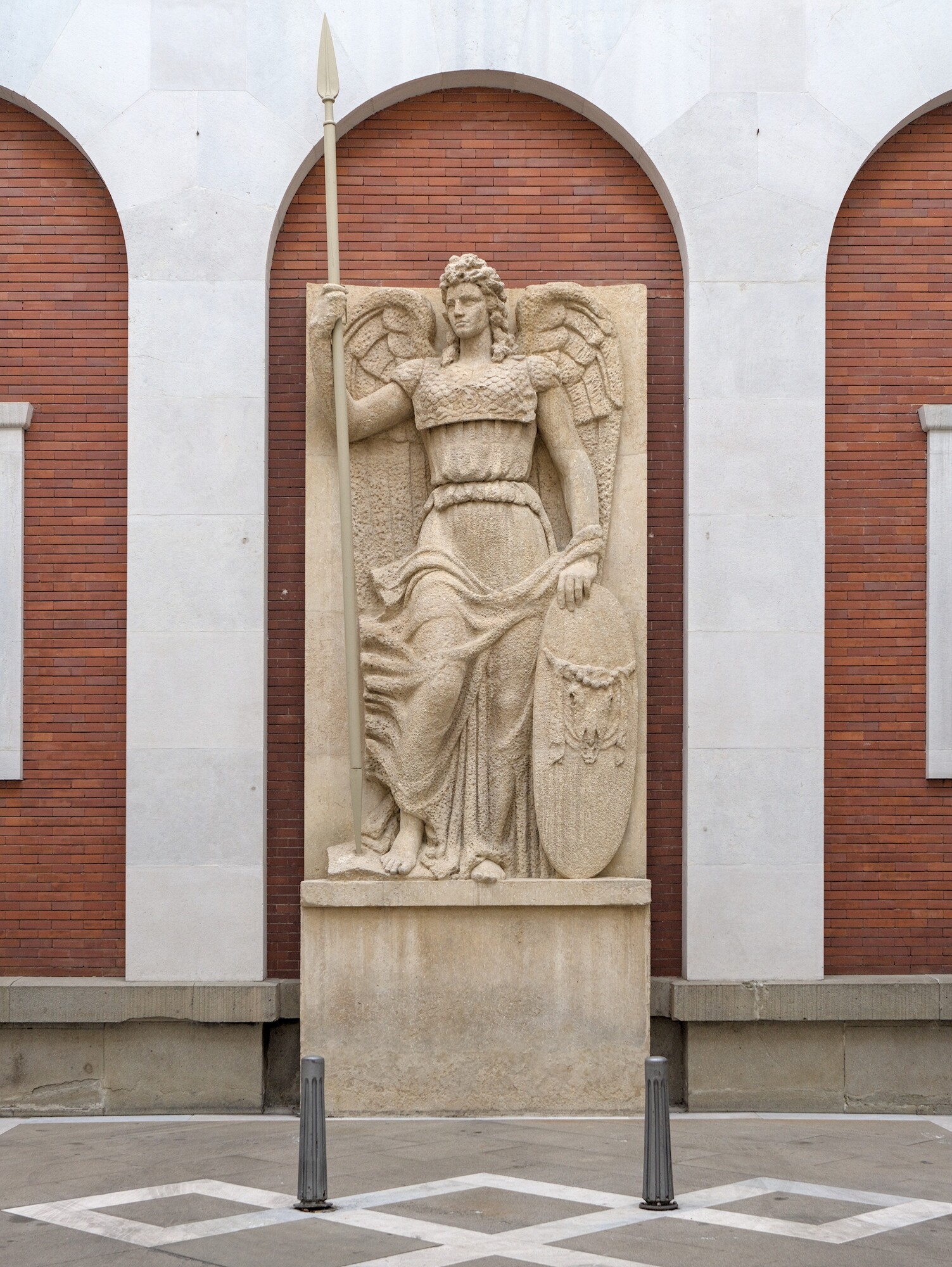 Paolo Boldrin, l'ateneo di Padova rappresentato come *Minerva vittoriosa*, 1942, palazzo Bo, cortile nuovo (in origine 'cortile littorio') (Ettore Fagiuoli), via San Francesco, Padova