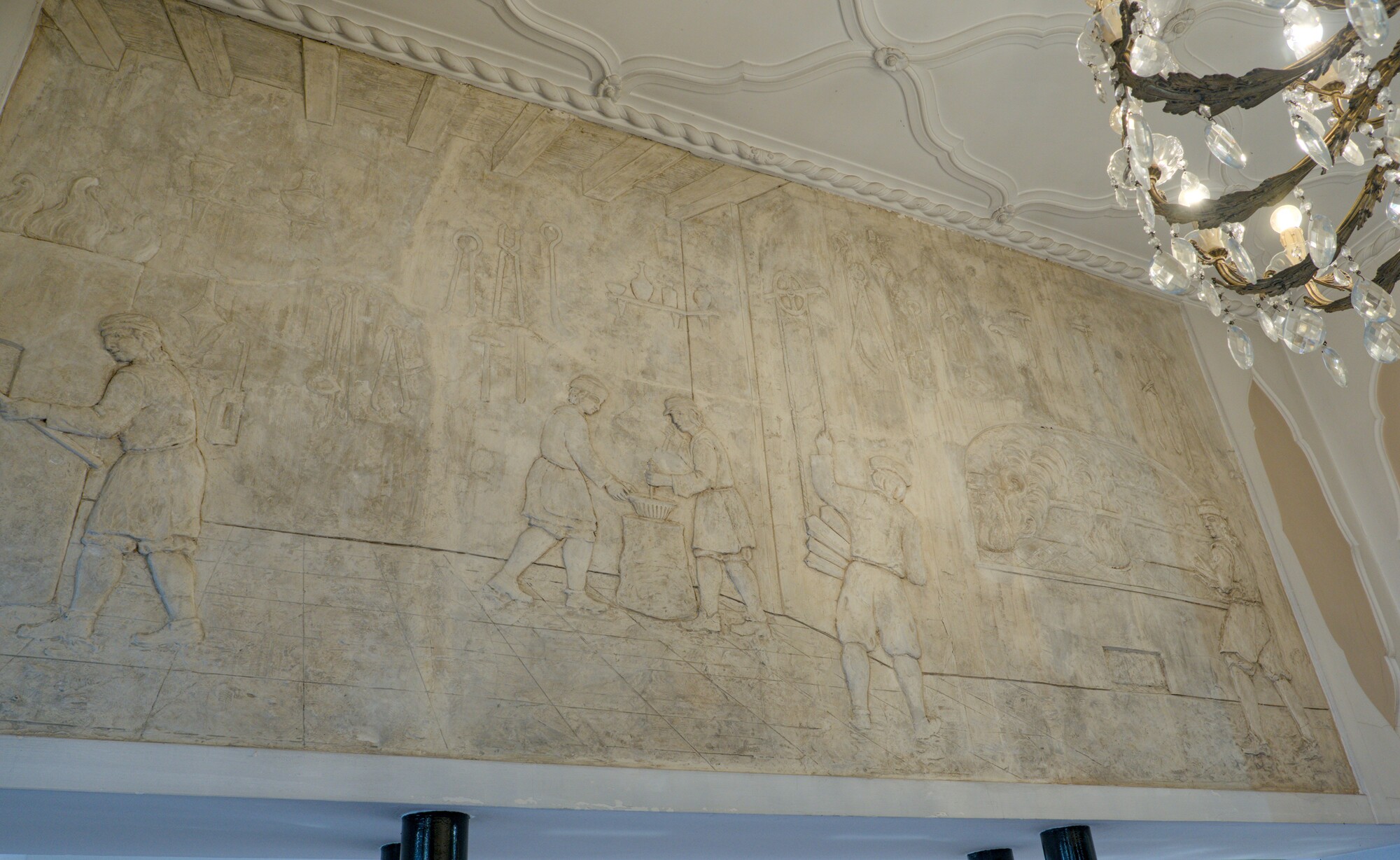 Autore non identificato, bassorilievo in gesso, argenteria Calegaro, via del Santo 75, Padova
