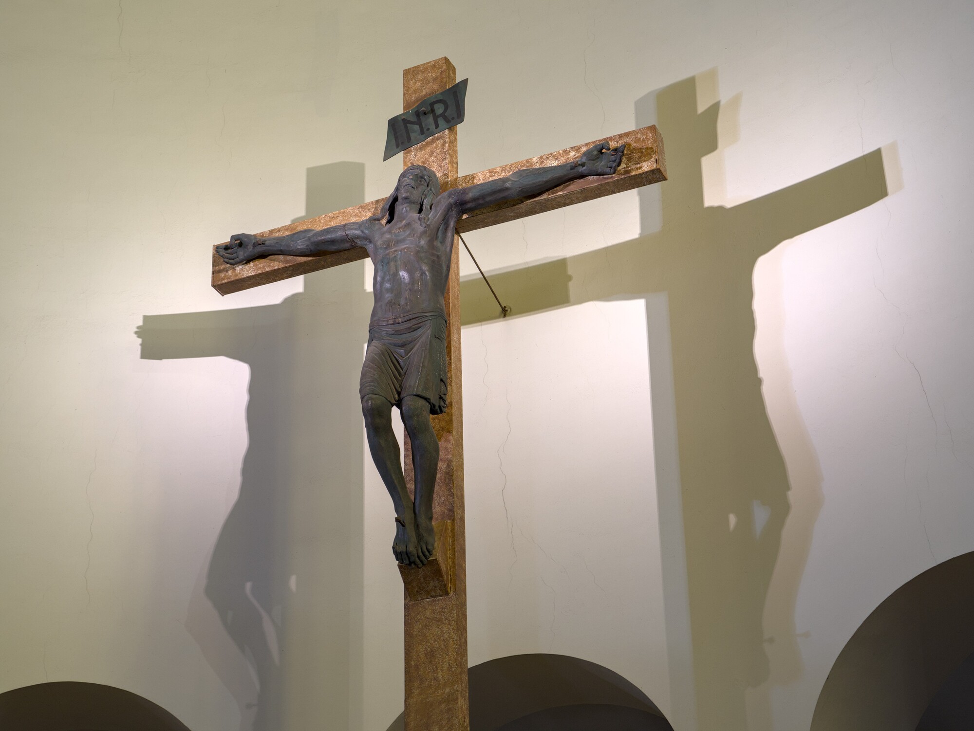 Amleto Sartori, Crocifisso ligneo, altare maggiore della chiesa di San Prosdocimo (Vincenzo Bonato, 1937-41), via Jacopo Facciolati 1, Padova