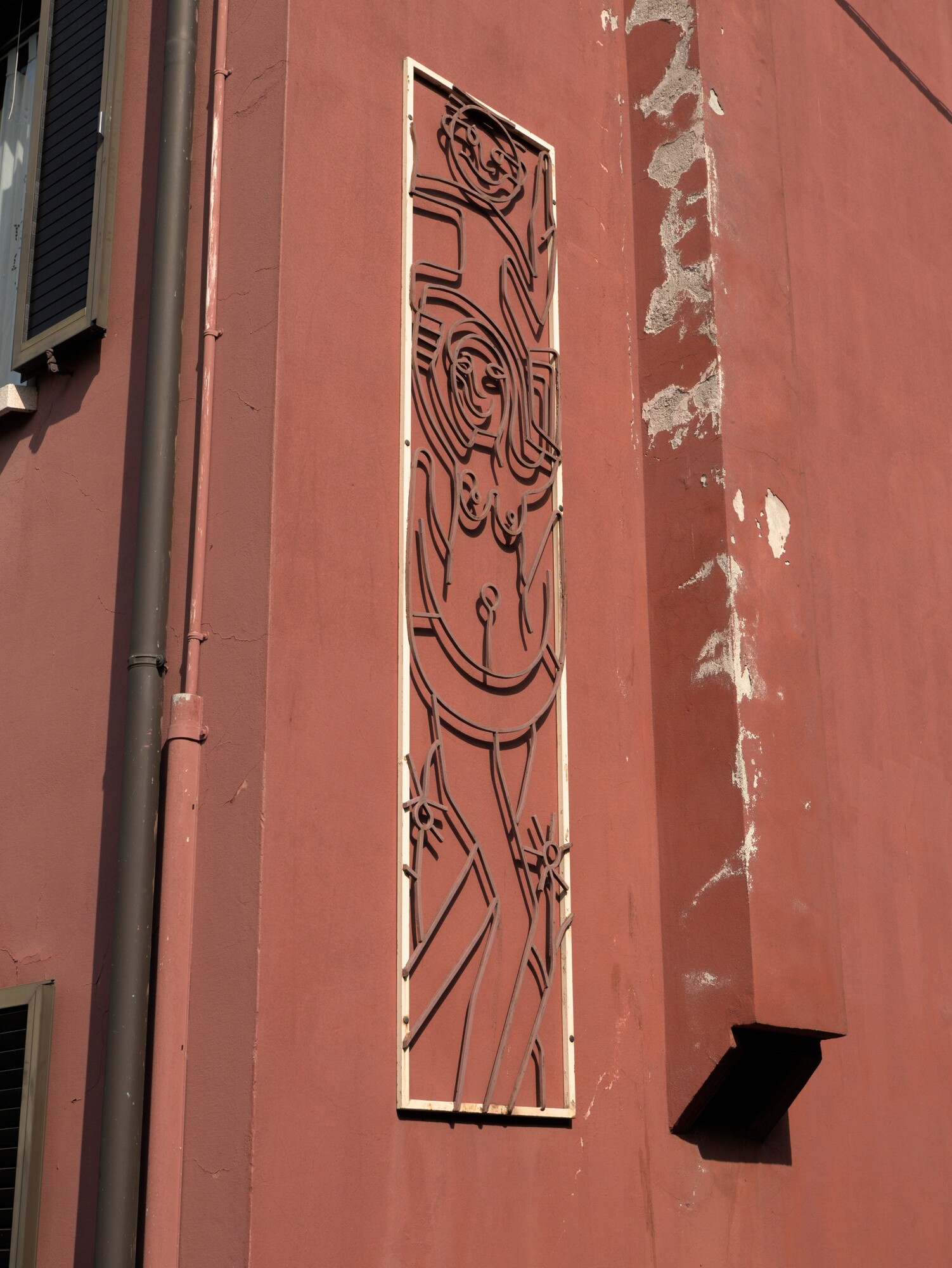 Autore non identificato, decorazione in ferro all'esterno dell'abitazione di Antonio (Tono) Zancanaro, via Francesco Baracca 2, Padova
