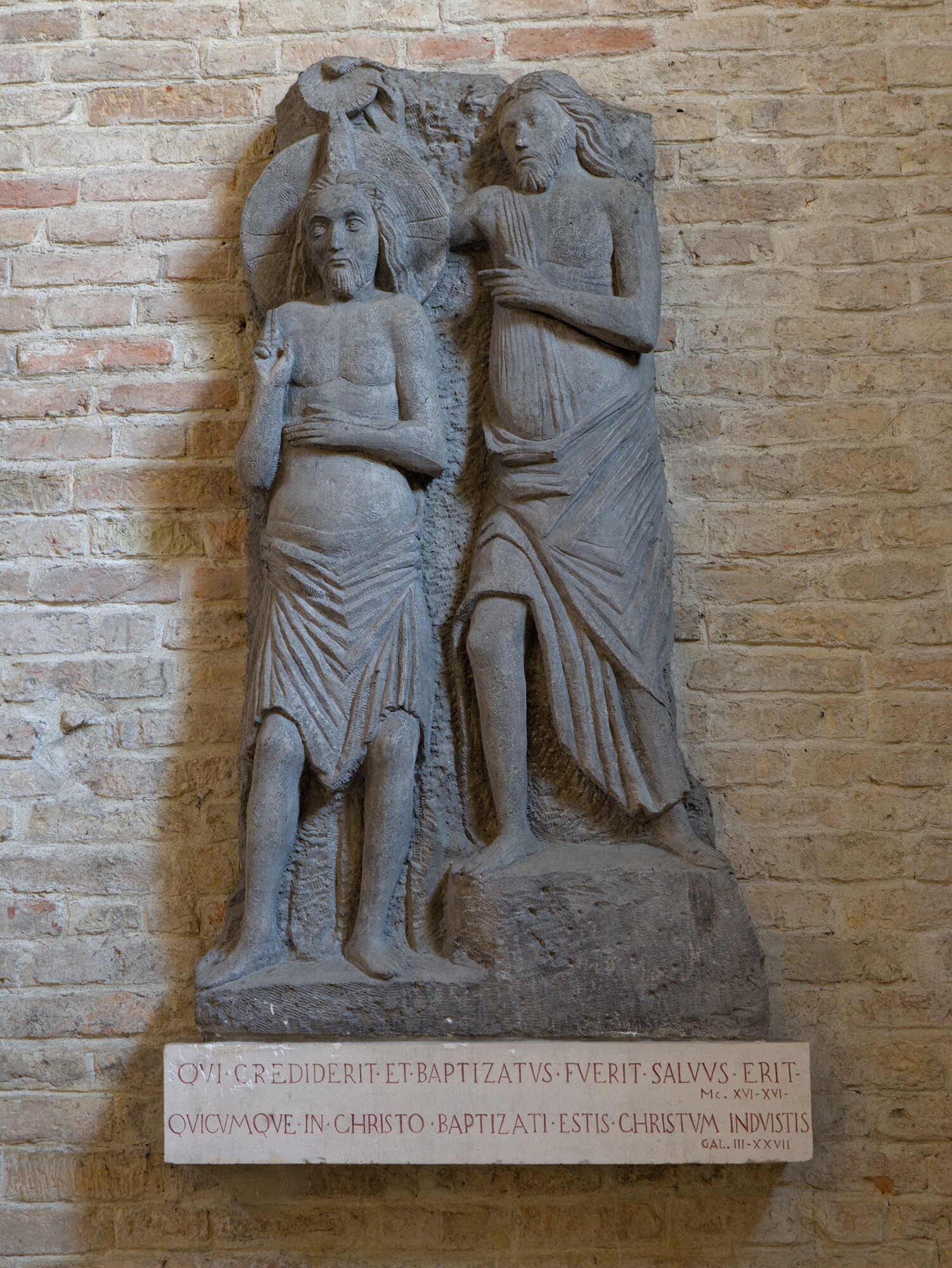 Luigi Strazzabosco, *Battesimo di Cristo*, pietra, 1956, chiesa di Santa Sofia, via Santa Sofia 102, Padova