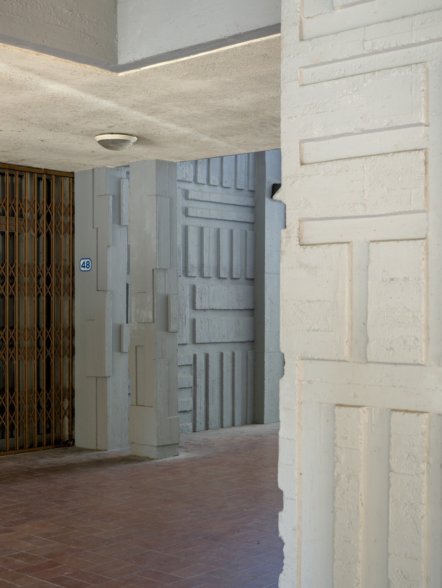 Francesco Mansutti, Gino Miozzo, decorazioni architettoniche nel complesso edilizio del quartiere Santa Rita, anni sessanta, tra via Facciolati, via Crescini e via Veronese, Padova