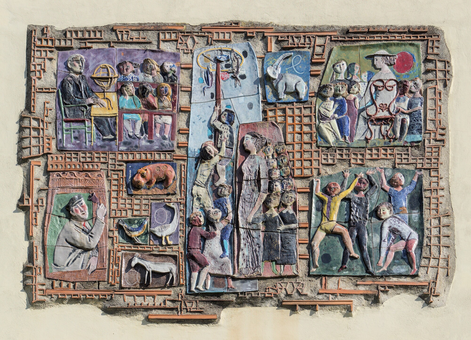 Nerino Negri e Antonio Ferro, pannello murale in ceramica policroma, 1957, scuola Muratori (Sergio Pasqualotto, 1957-58), via Dignano 1, Padova